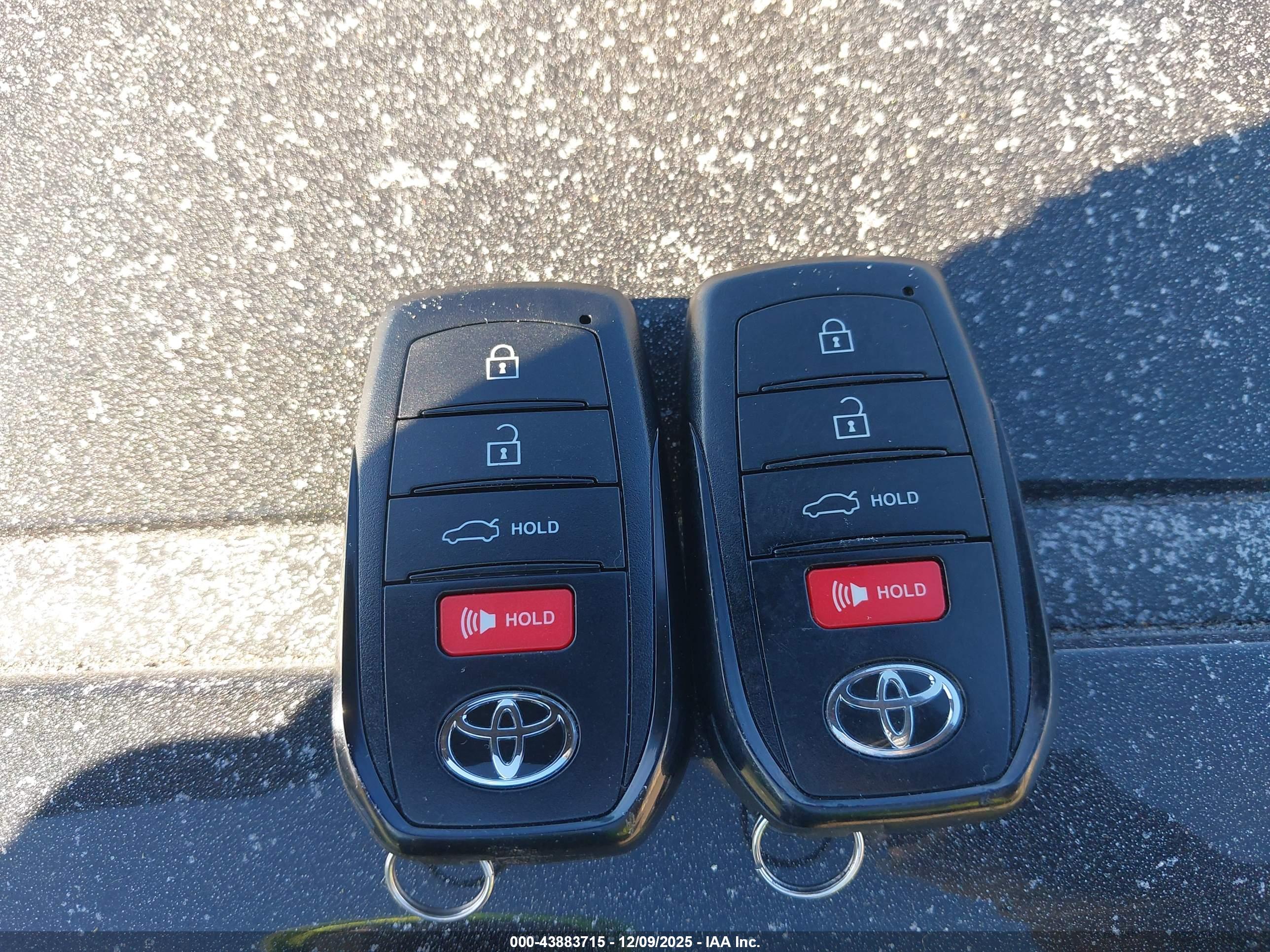 TOYOTA COROLLA image 11
