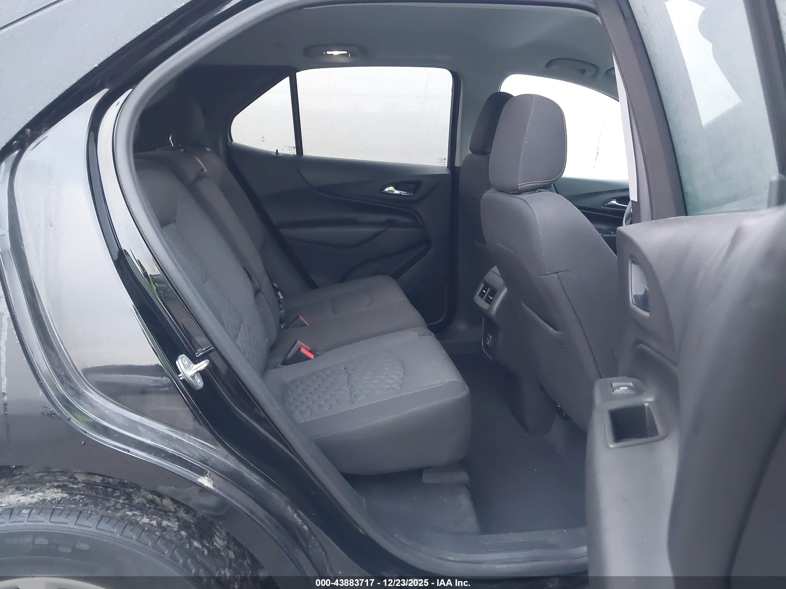 CHEVROLET EQUINOX image 8