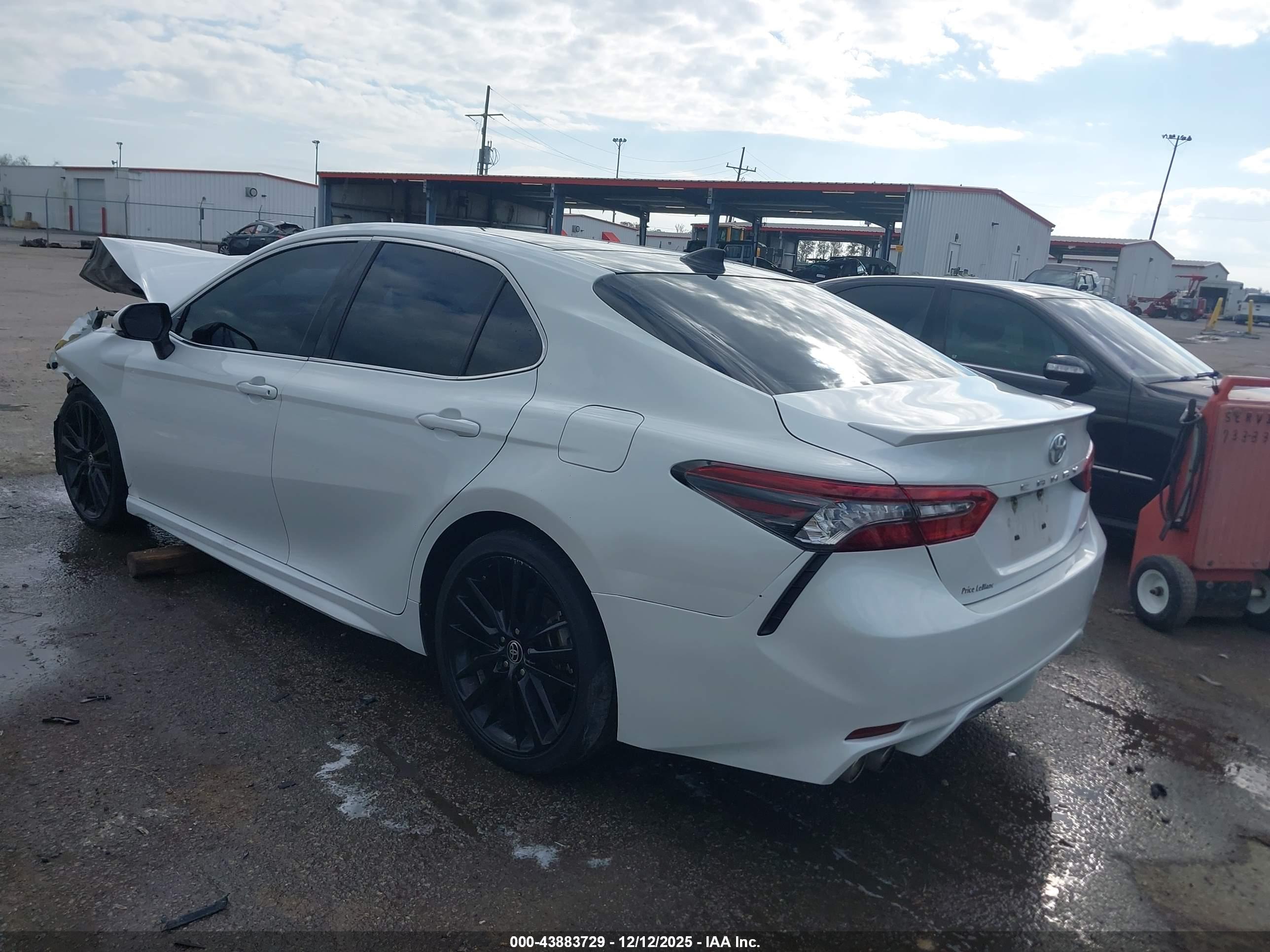 TOYOTA CAMRY image 3
