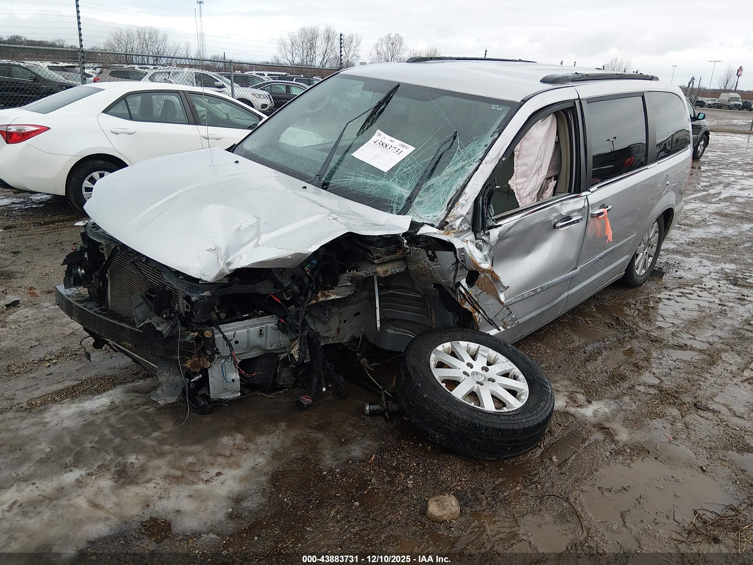 CHRYSLER TOWN image 2
