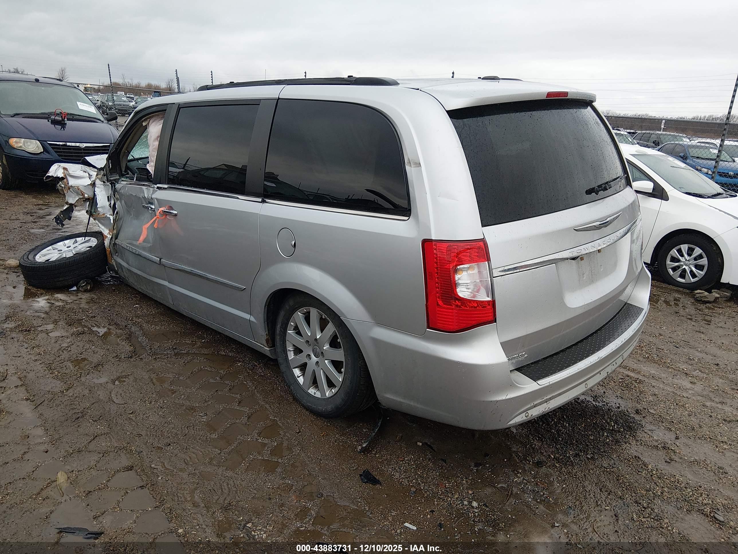 CHRYSLER TOWN image 3