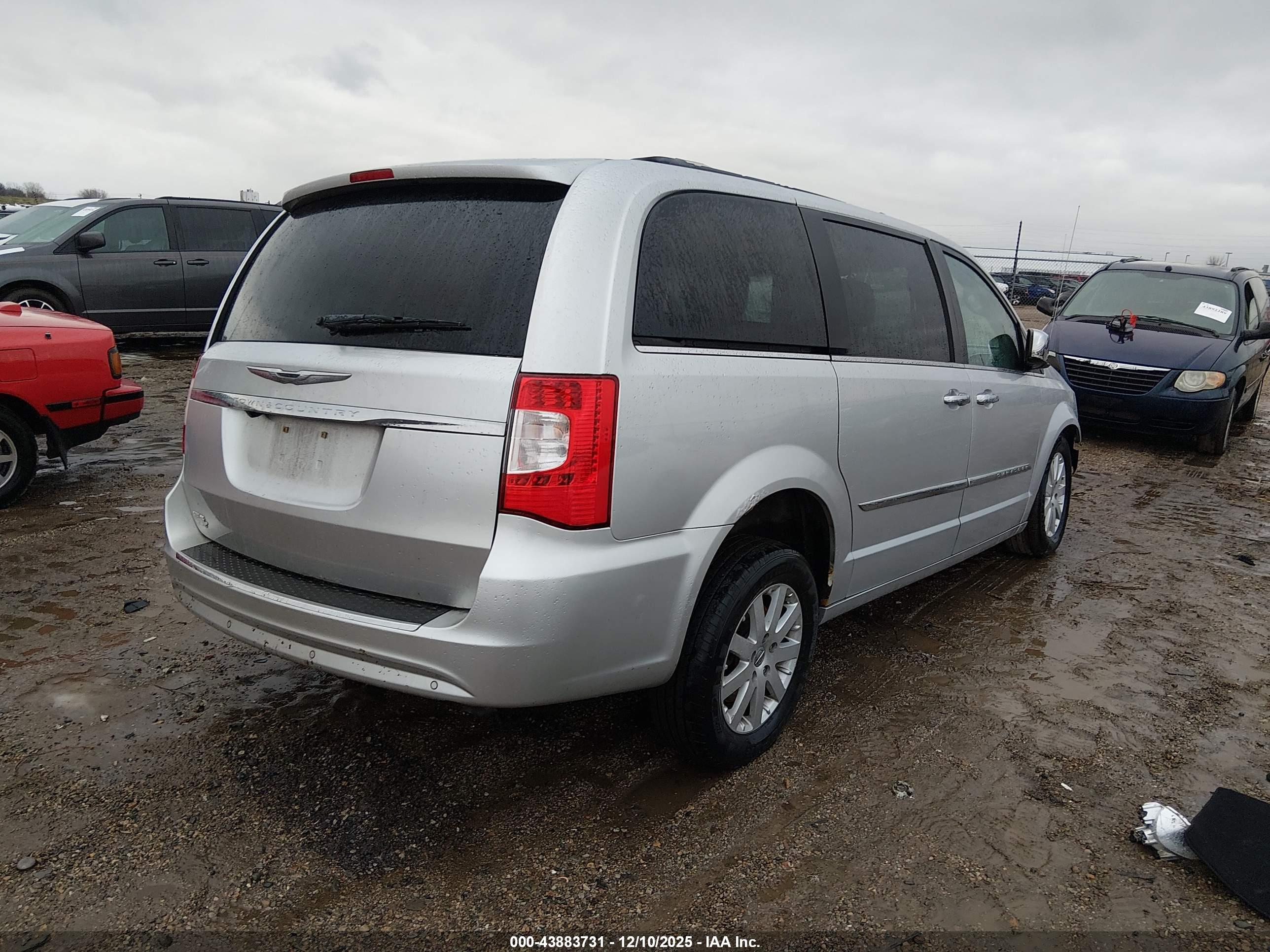CHRYSLER TOWN image 4