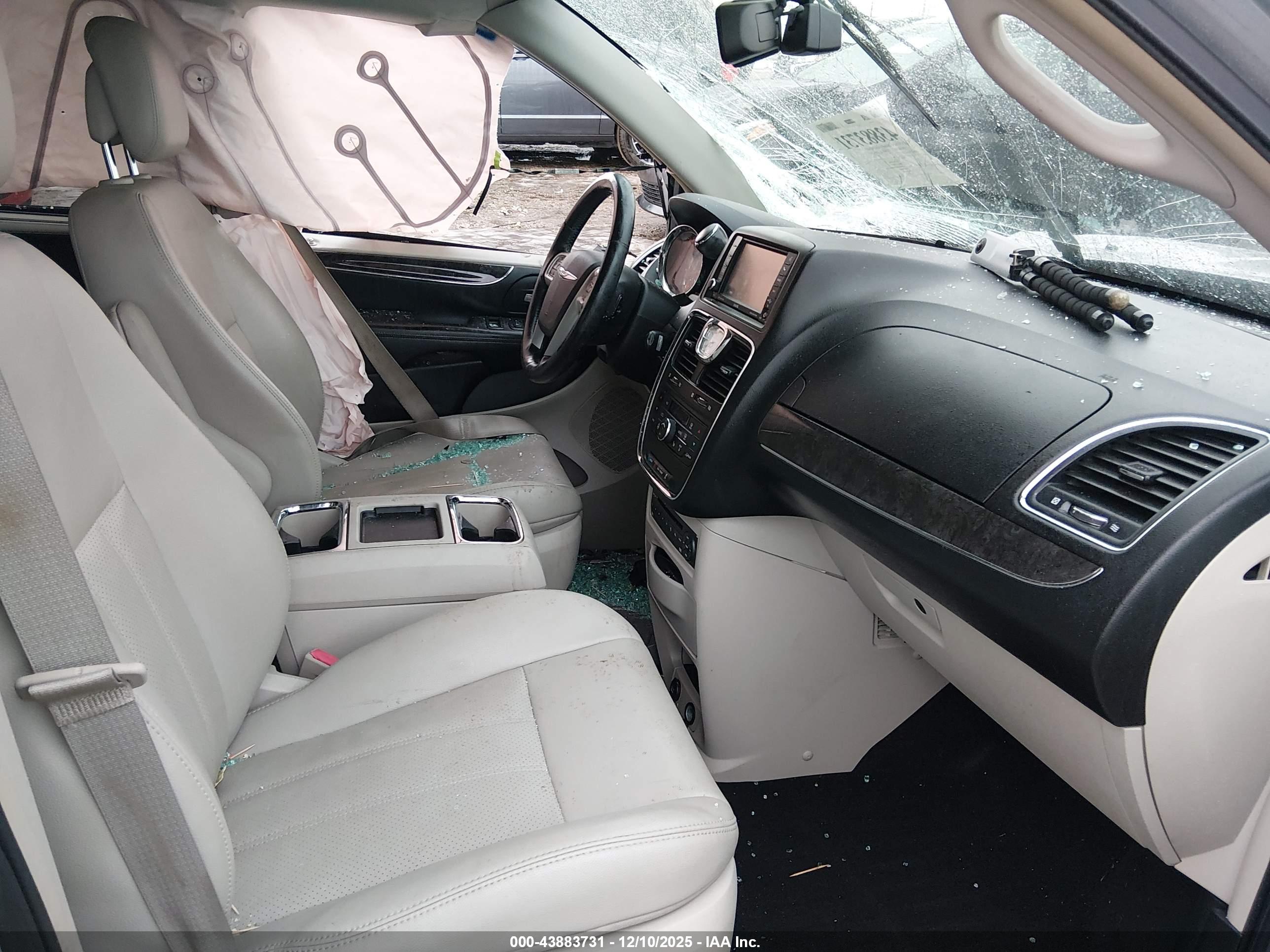 CHRYSLER TOWN image 5