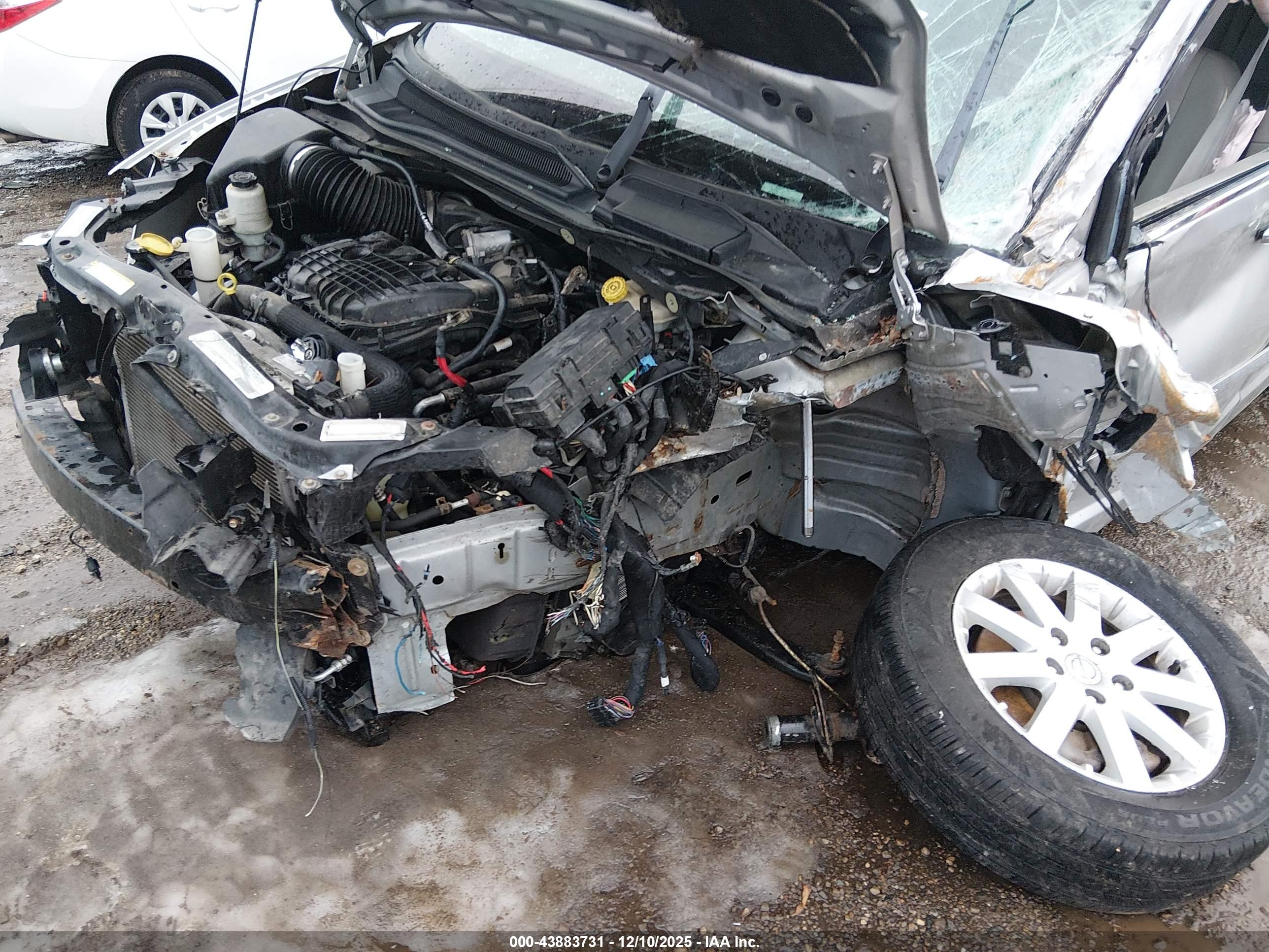 CHRYSLER TOWN image 6
