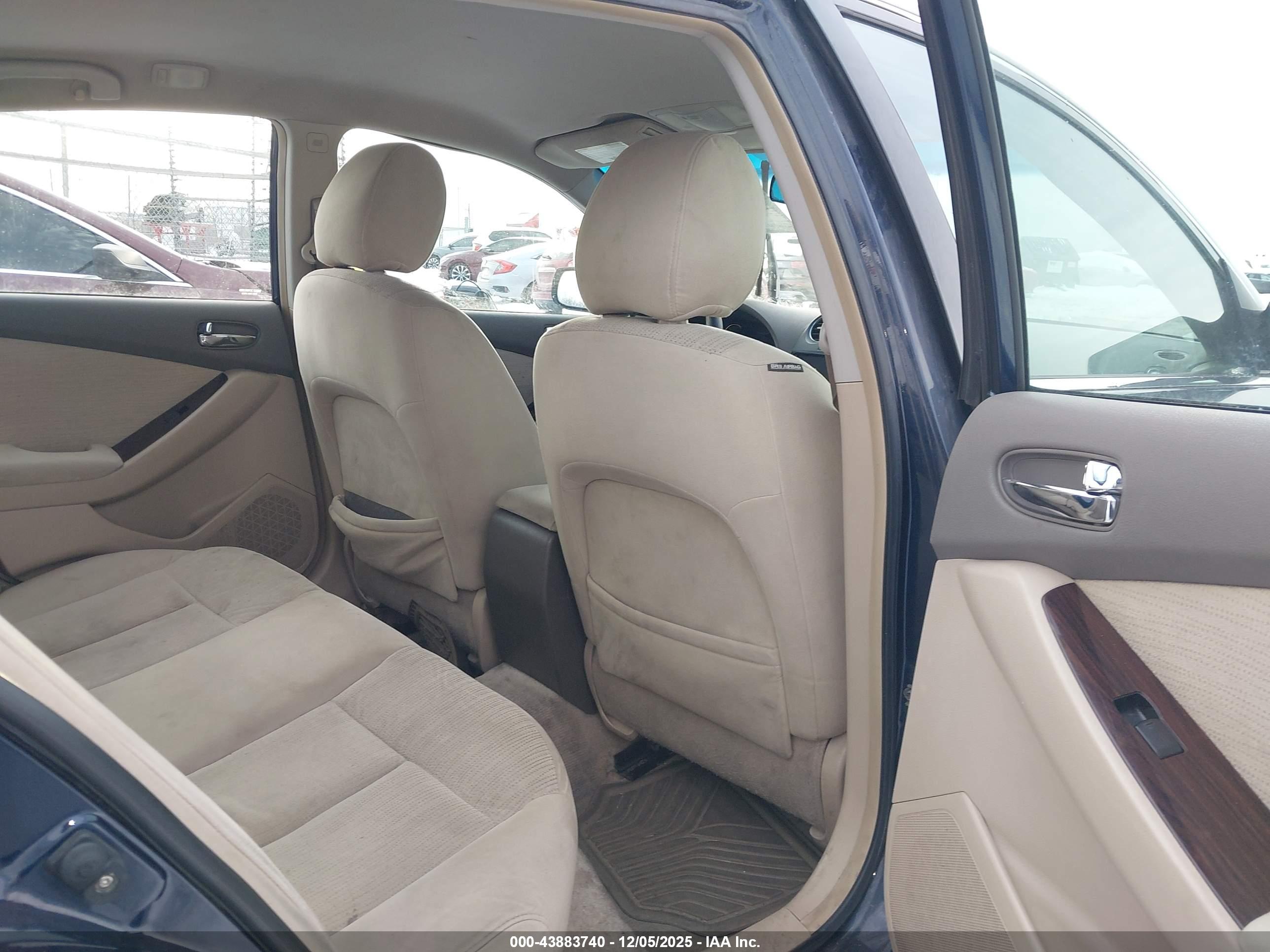 NISSAN ALTIMA image 8