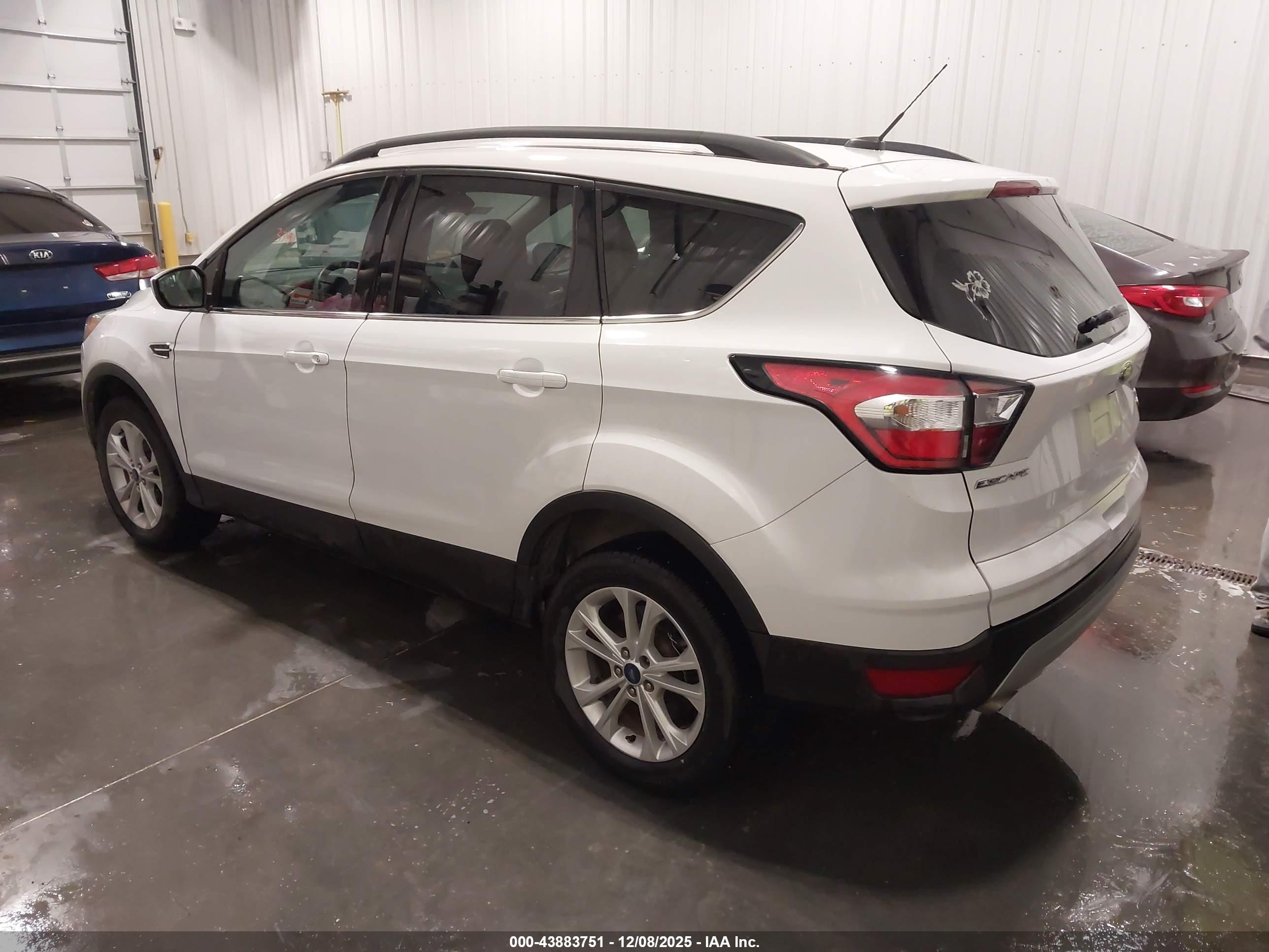 FORD ESCAPE image 3