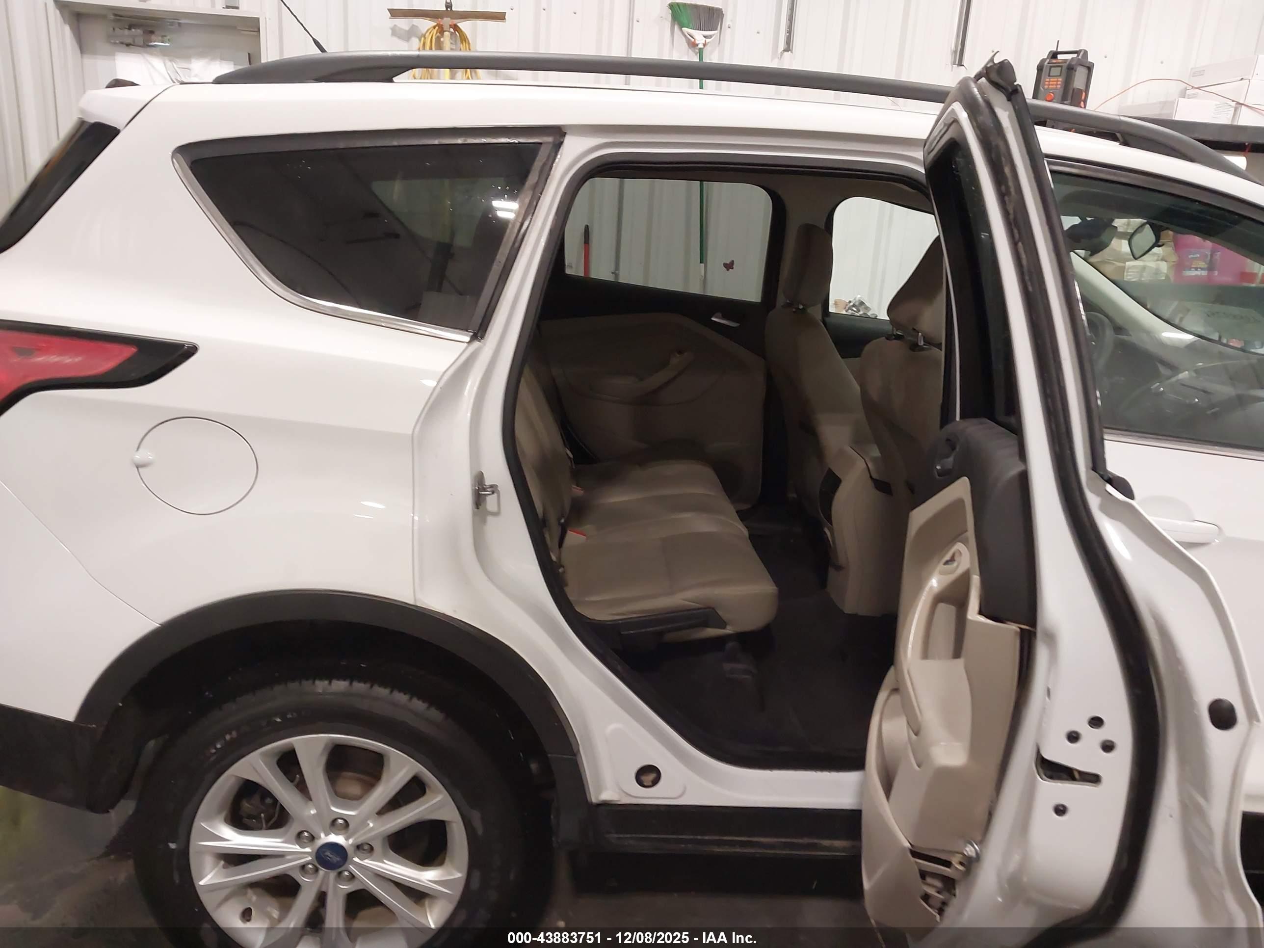 FORD ESCAPE image 8