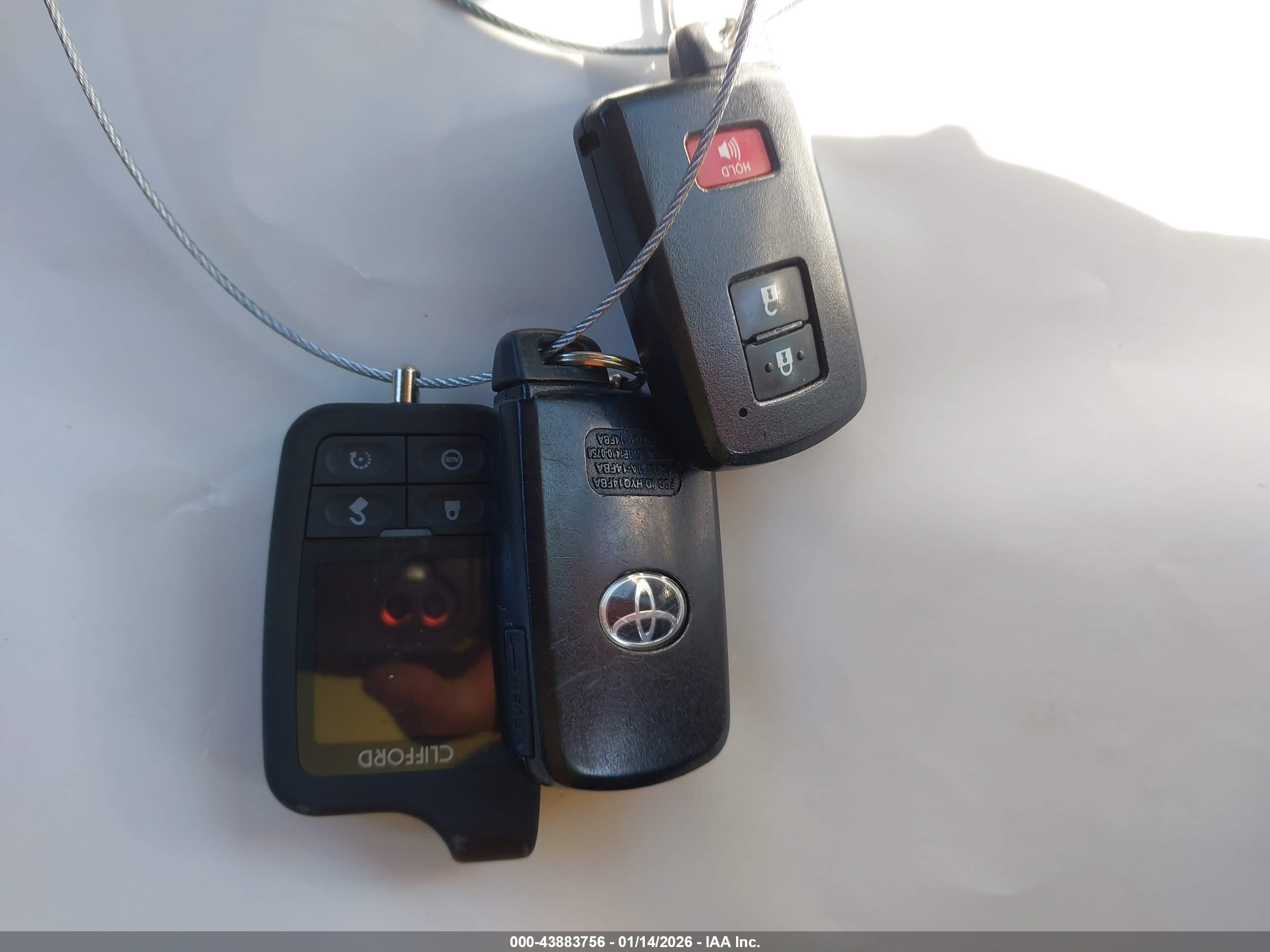 TOYOTA PRIUS image 11