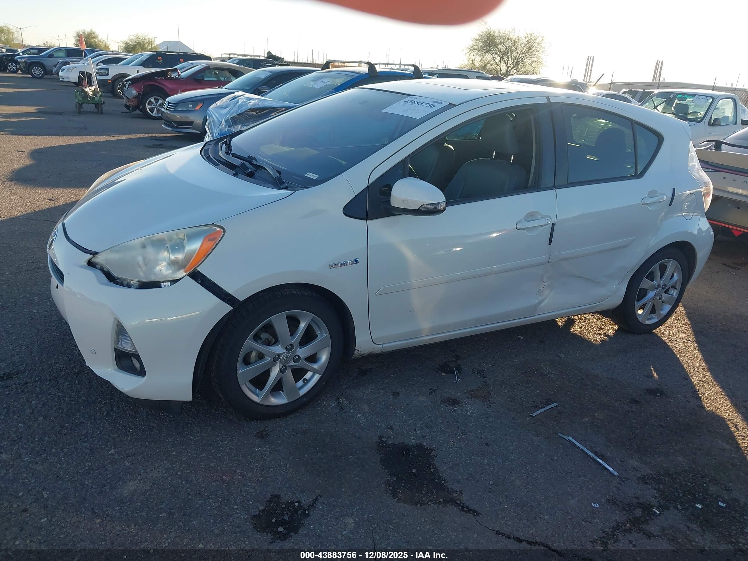 TOYOTA PRIUS image 2