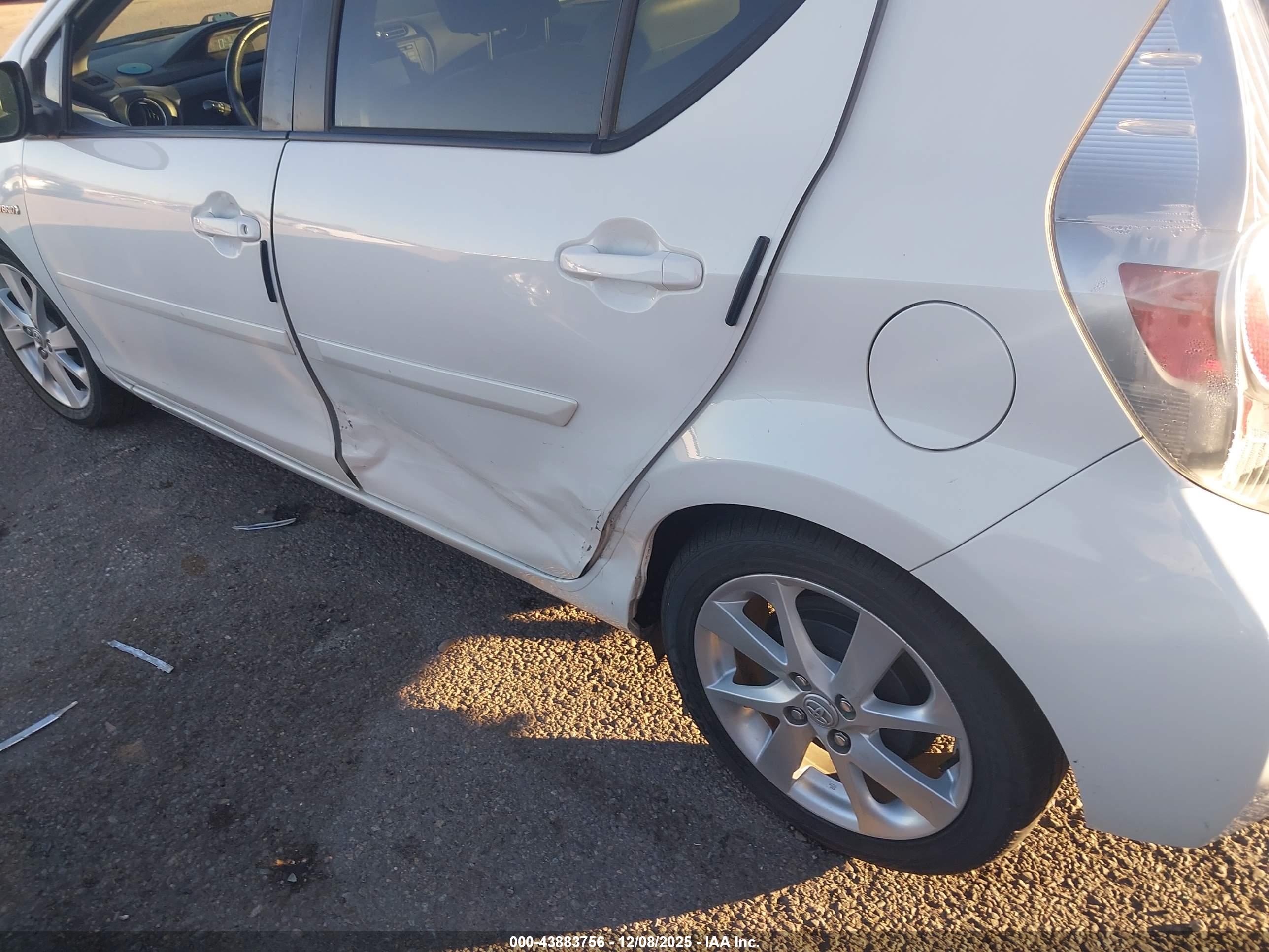 TOYOTA PRIUS image 6