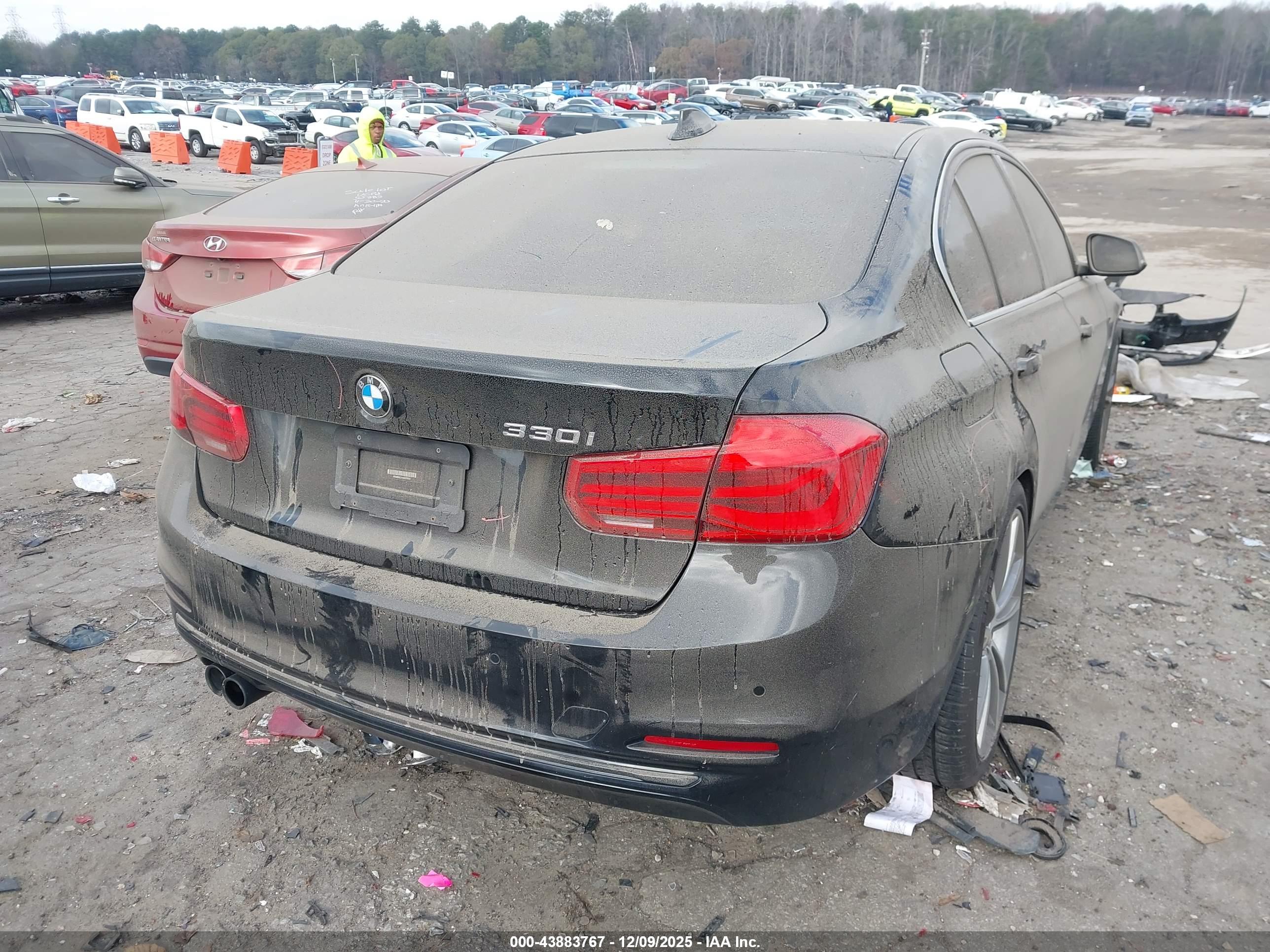 BMW 330I image 4