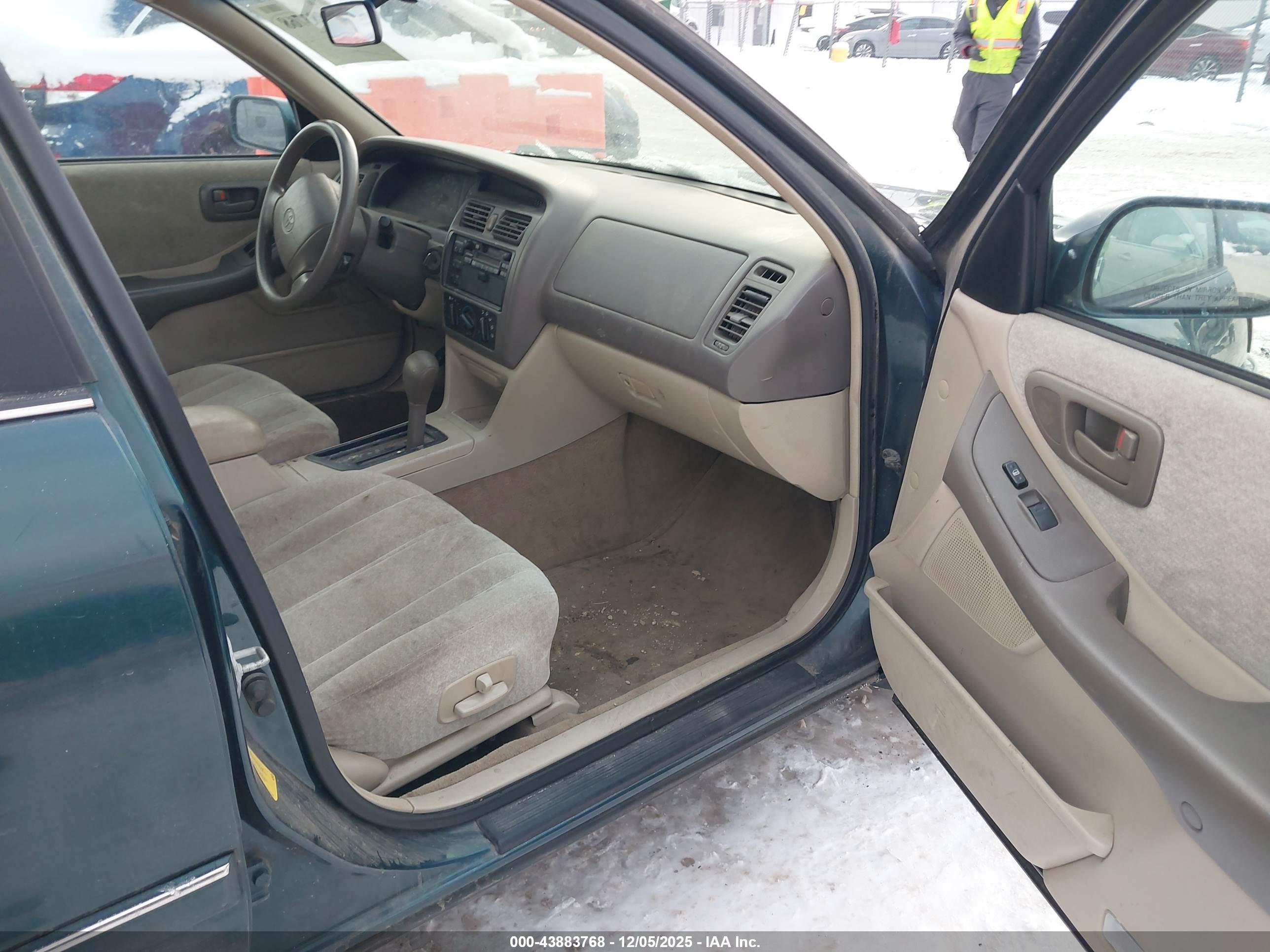 TOYOTA AVALON image 5
