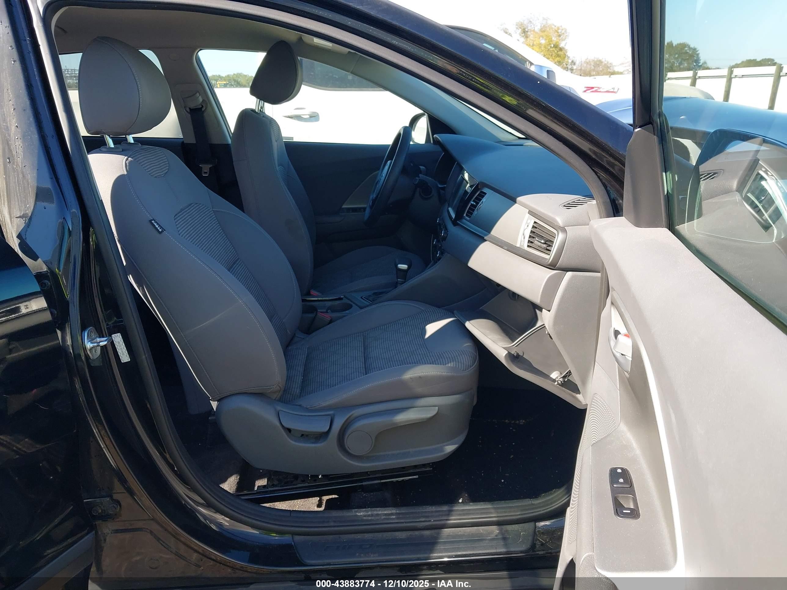 KIA NIRO image 5