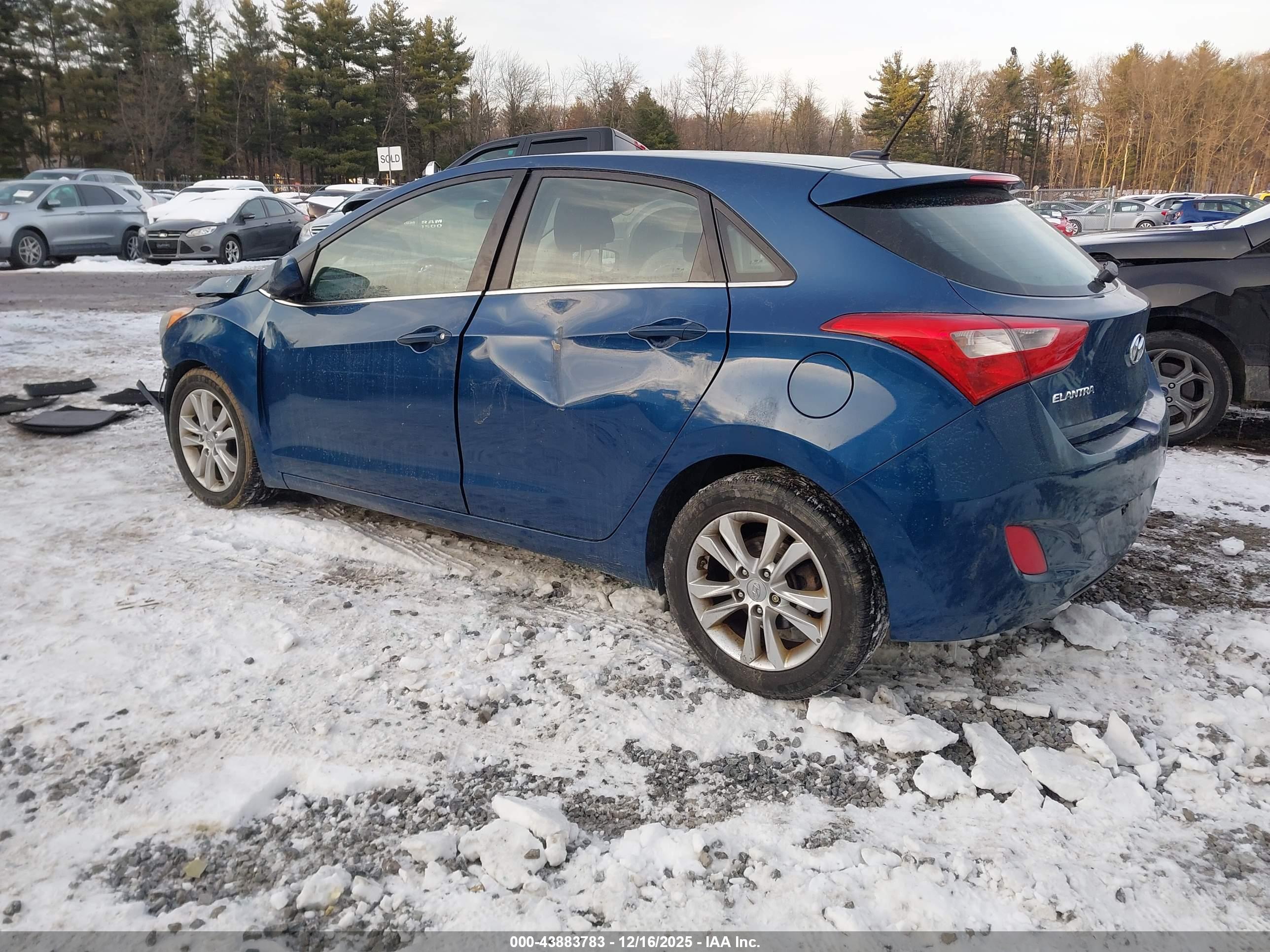 HYUNDAI ELANTRA image 3