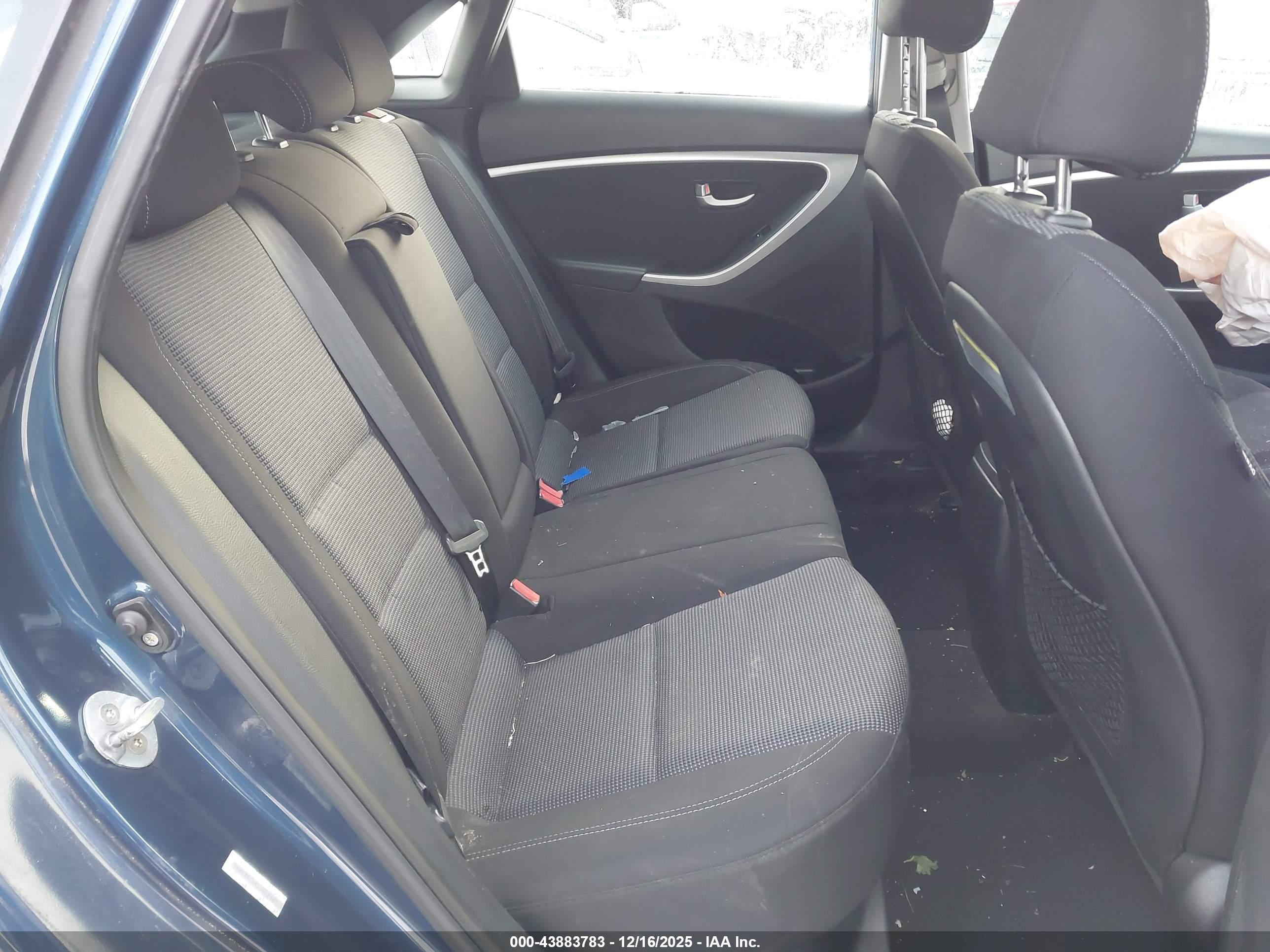 HYUNDAI ELANTRA image 8