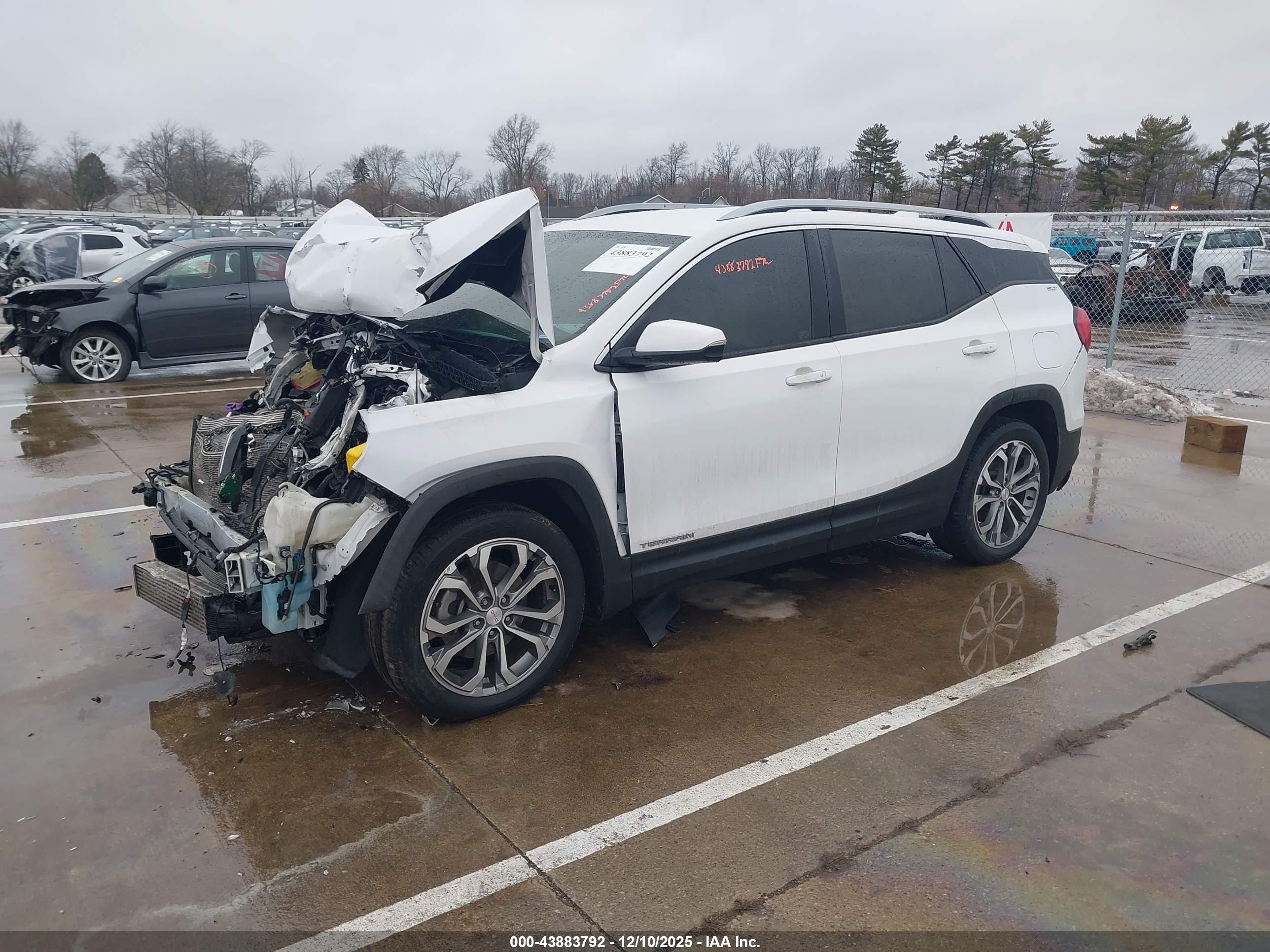 GMC TERRAIN image 2