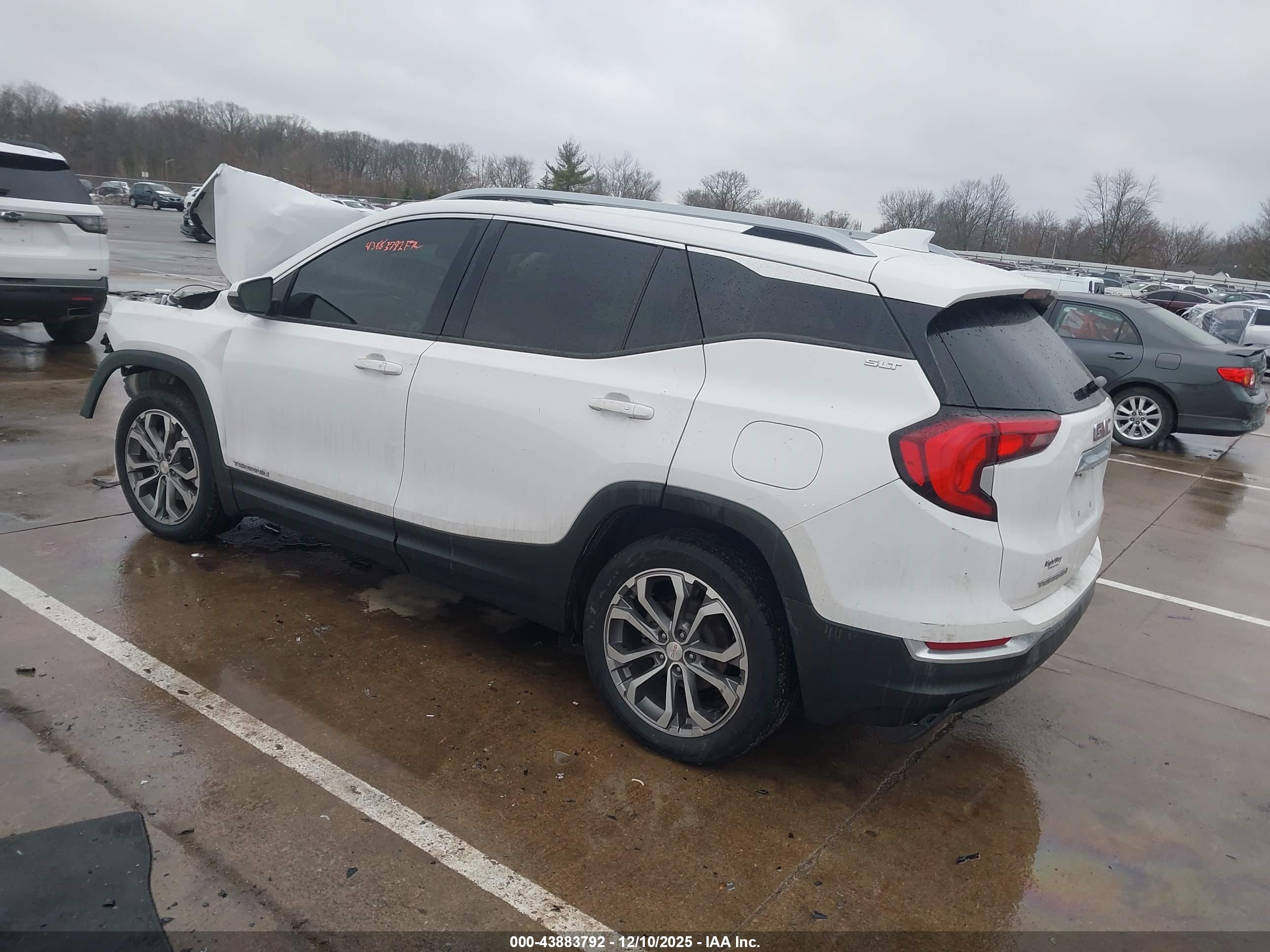 GMC TERRAIN image 3