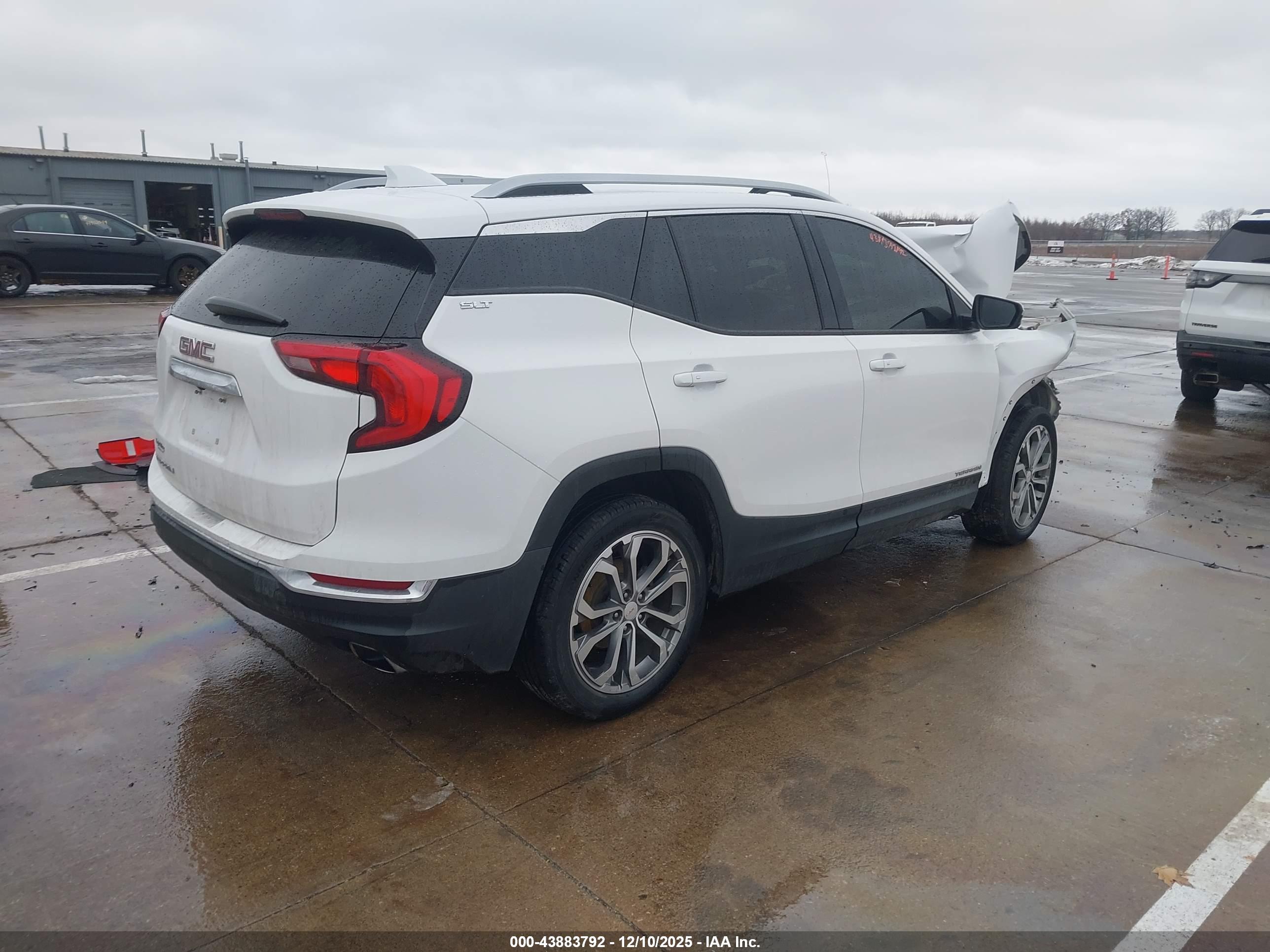 GMC TERRAIN image 4