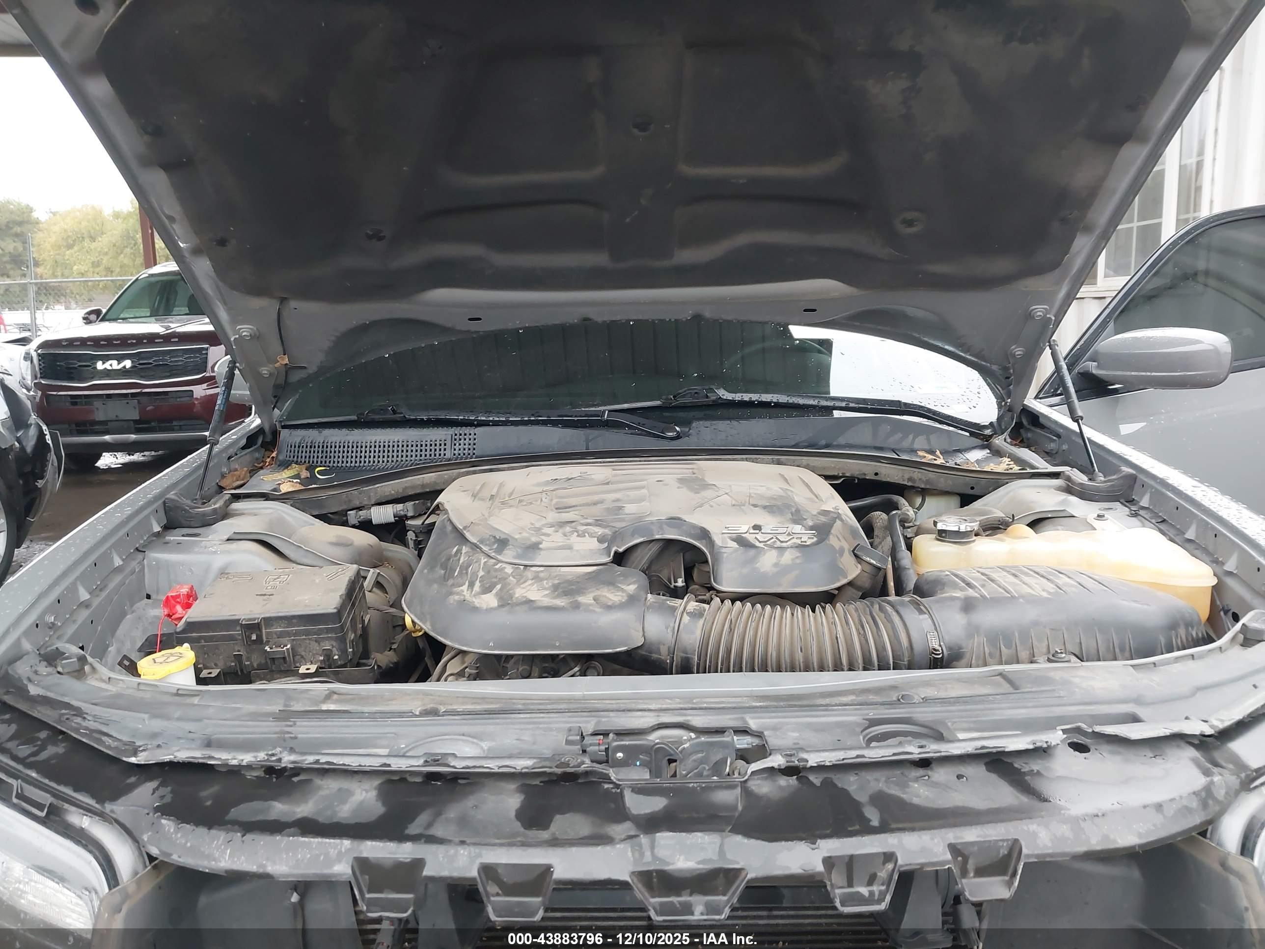 CHRYSLER 300 image 10