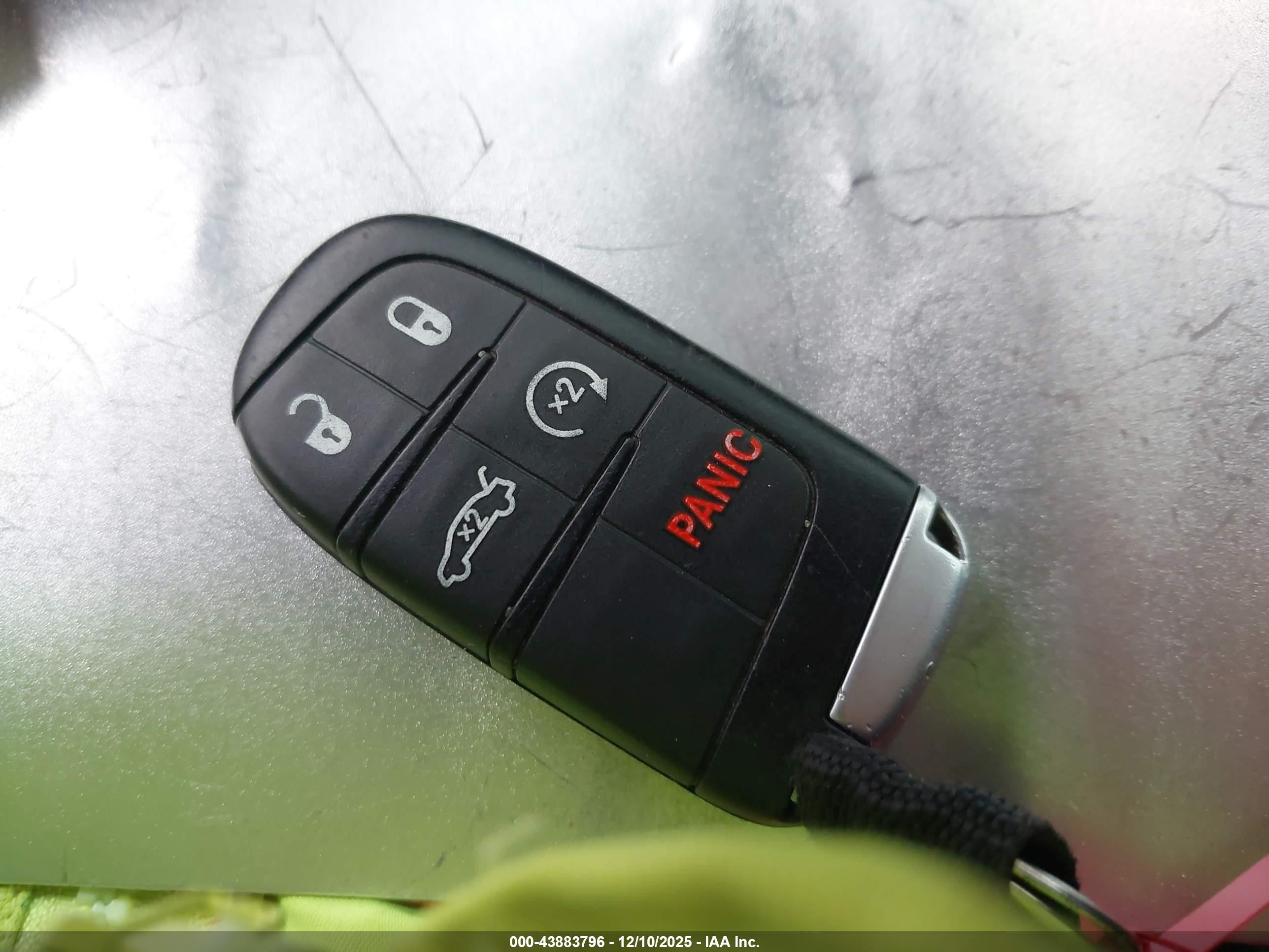 CHRYSLER 300 image 11