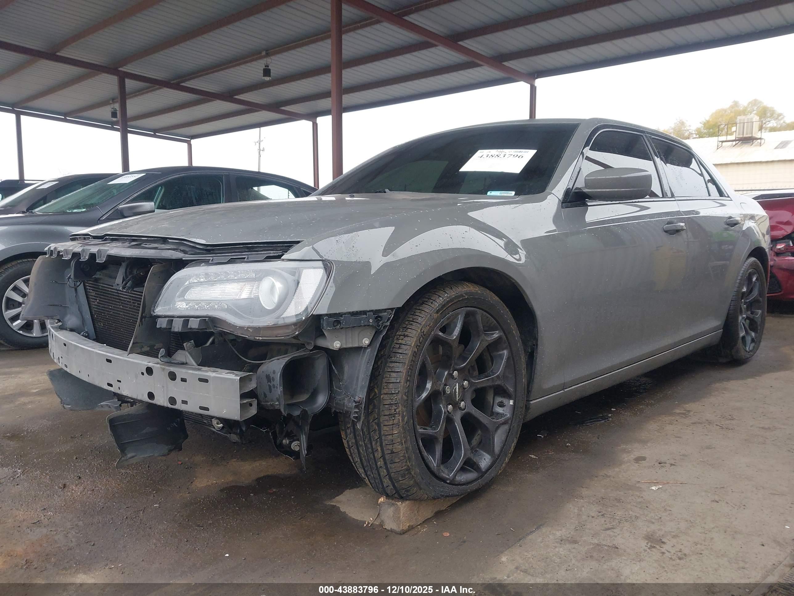 CHRYSLER 300 image 2