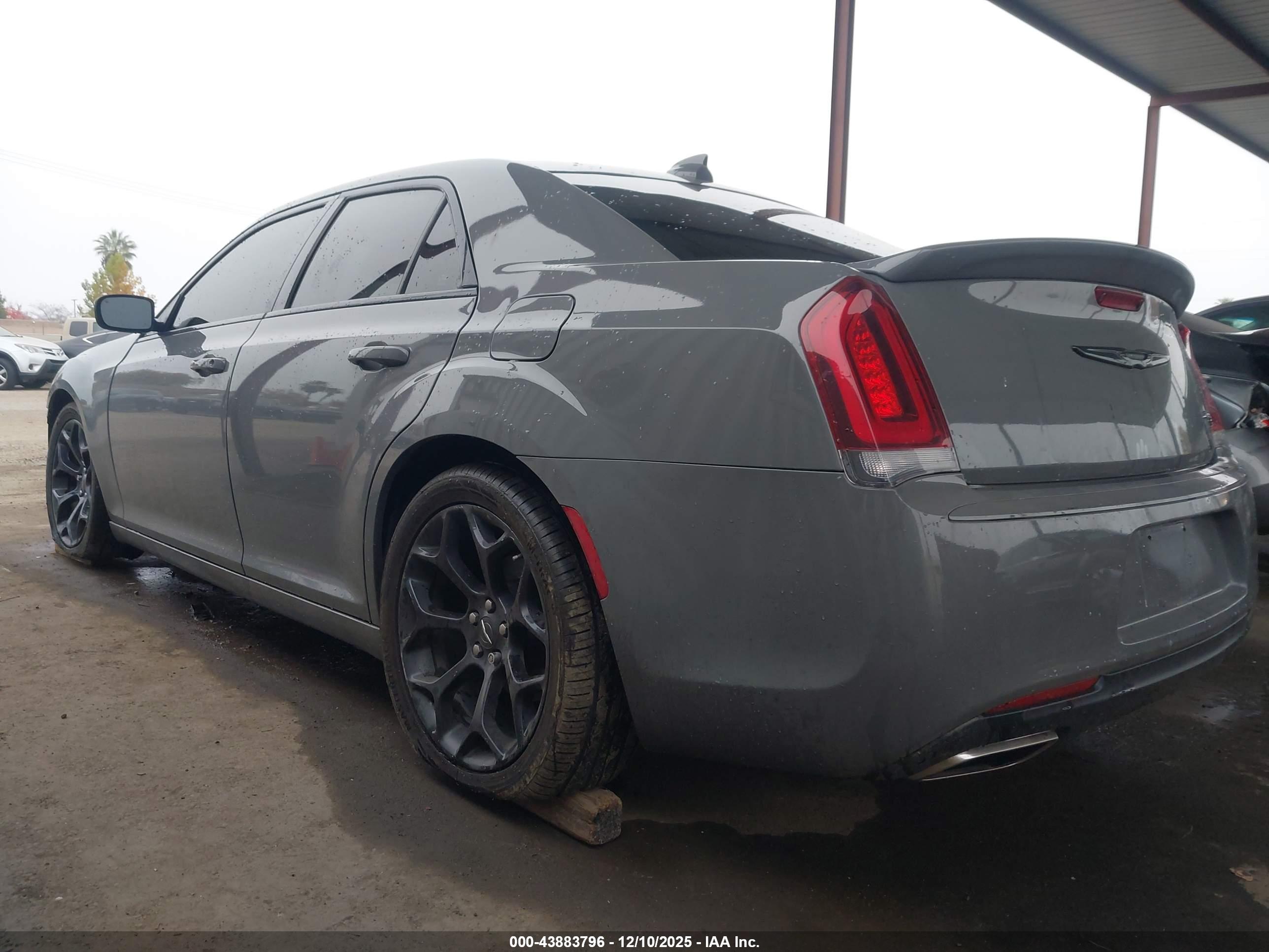 CHRYSLER 300 image 3