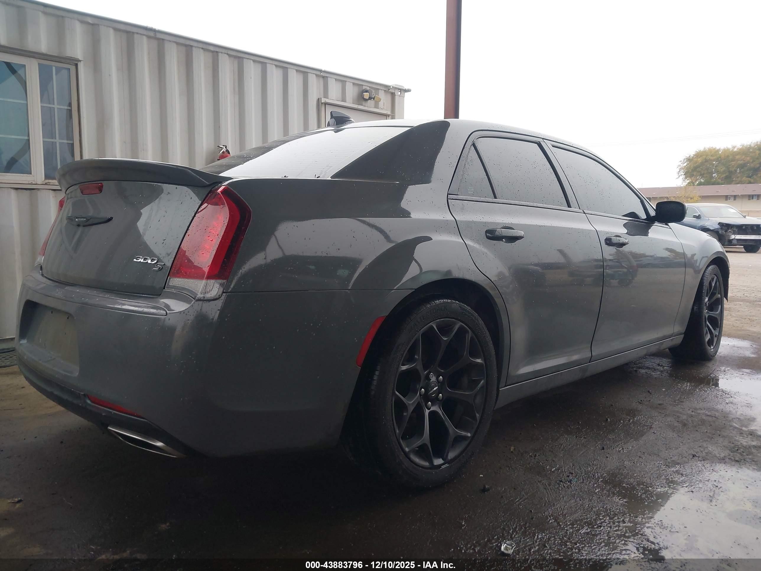 CHRYSLER 300 image 4
