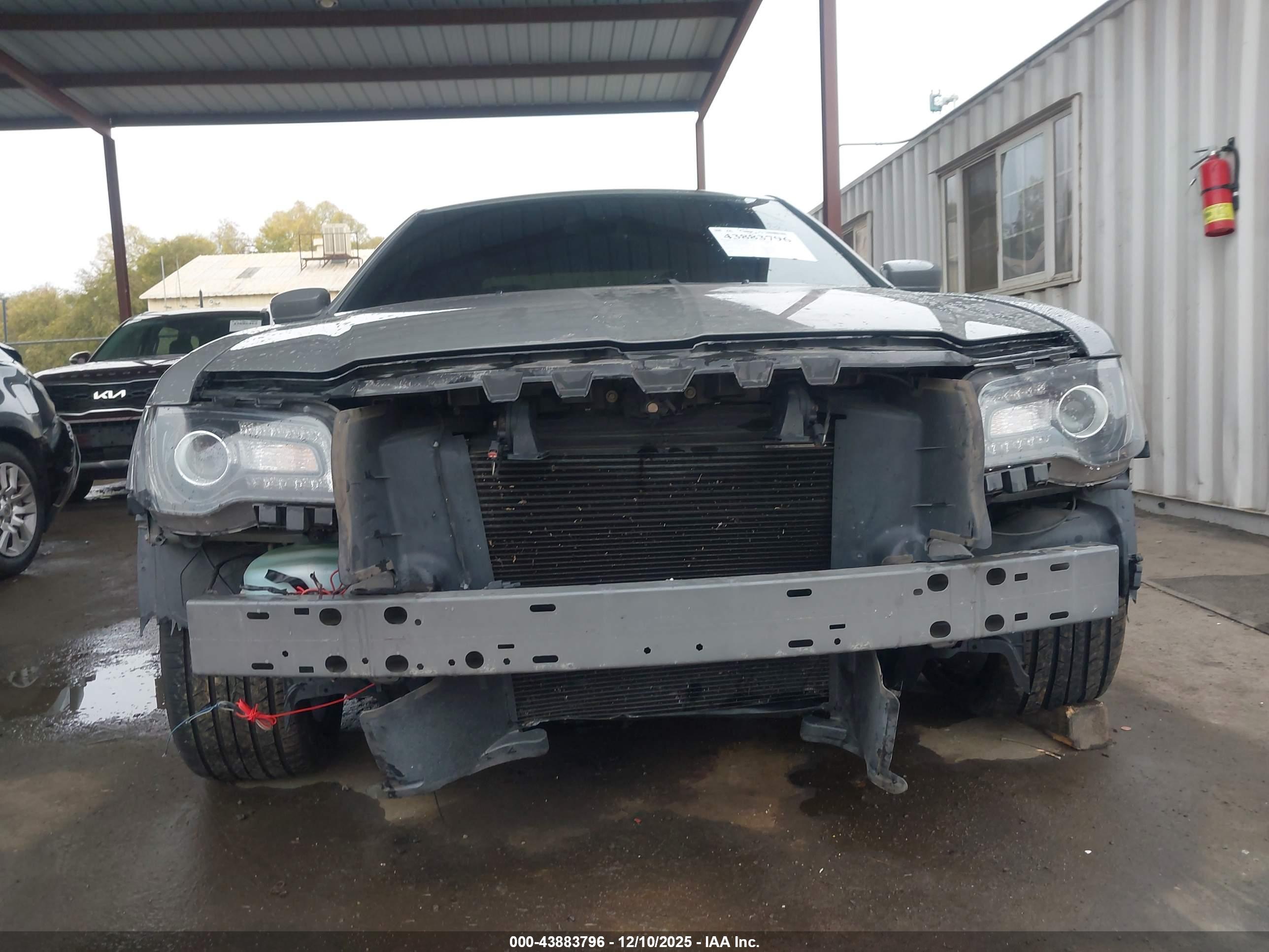CHRYSLER 300 image 6
