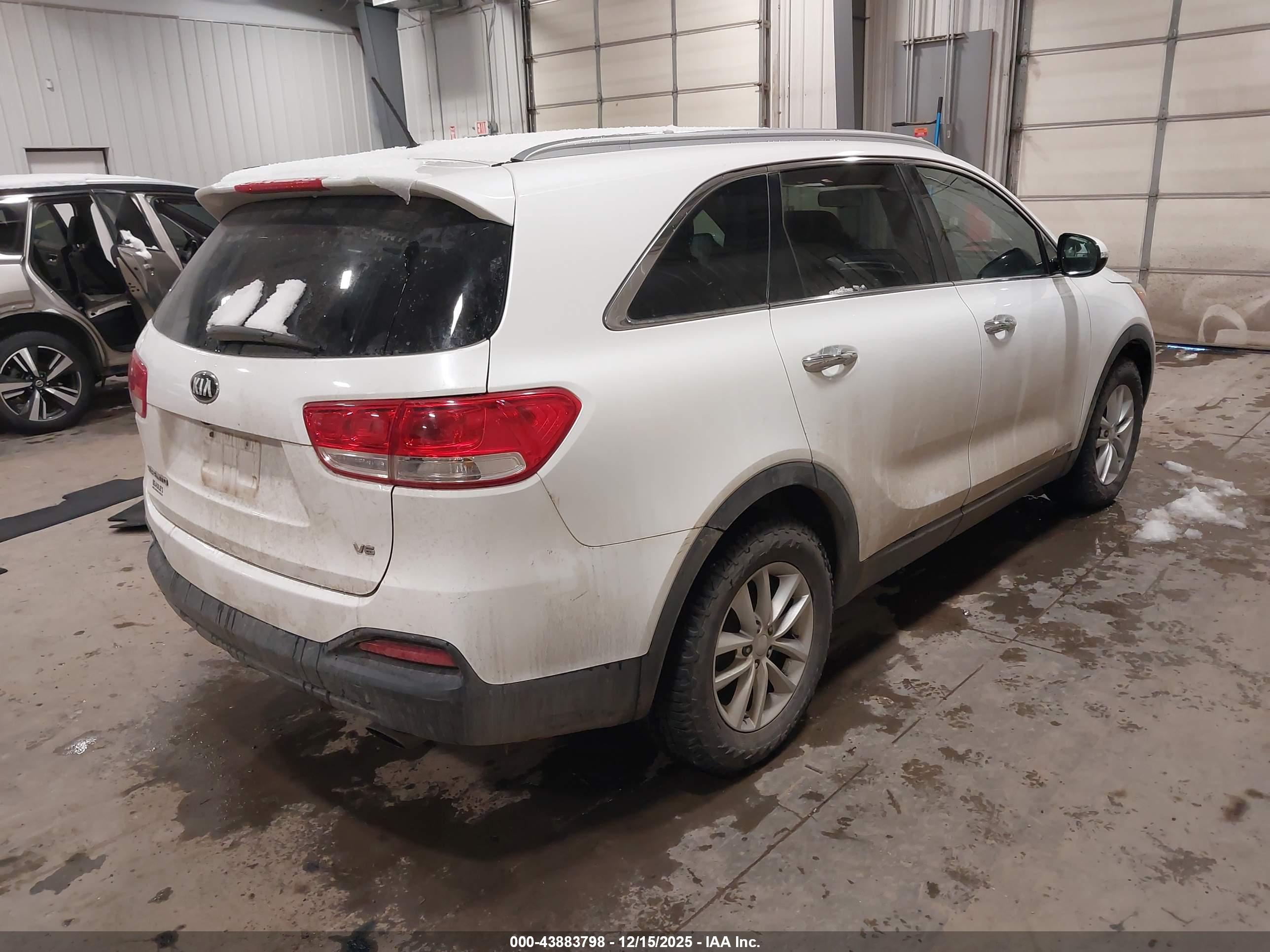 KIA SORENTO image 4