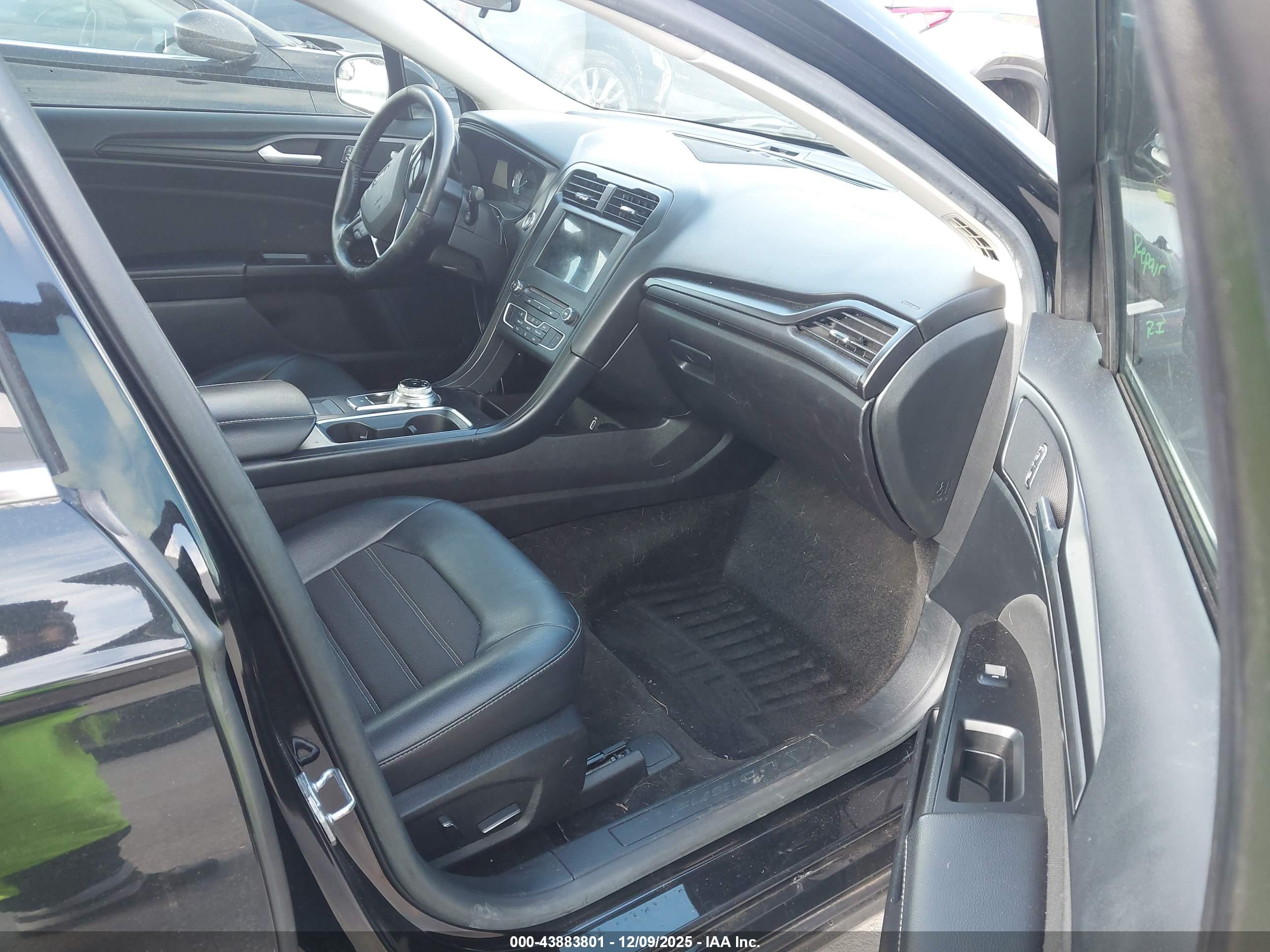 FORD FUSION image 5