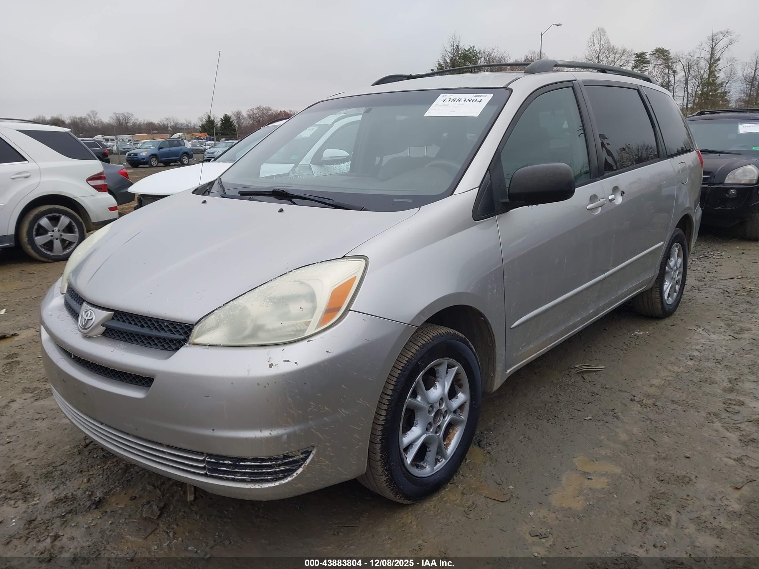 TOYOTA SIENNA image 2