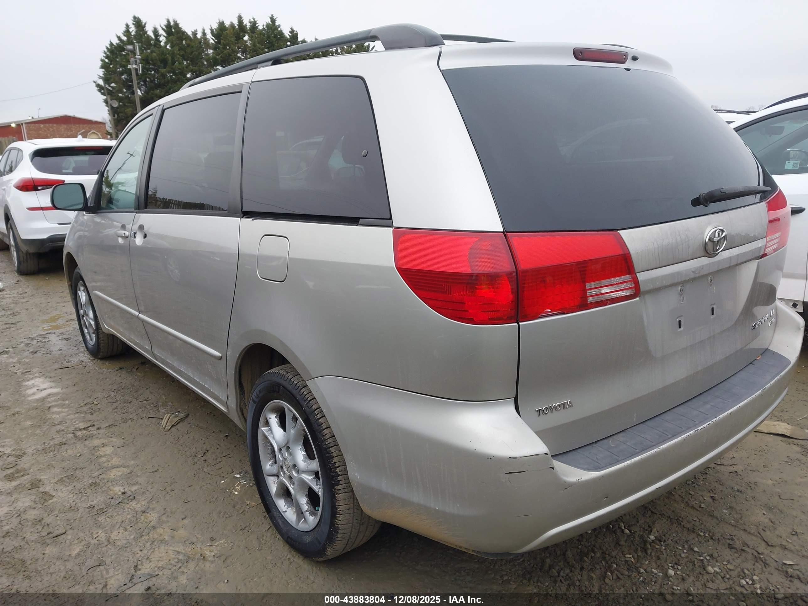 TOYOTA SIENNA image 3