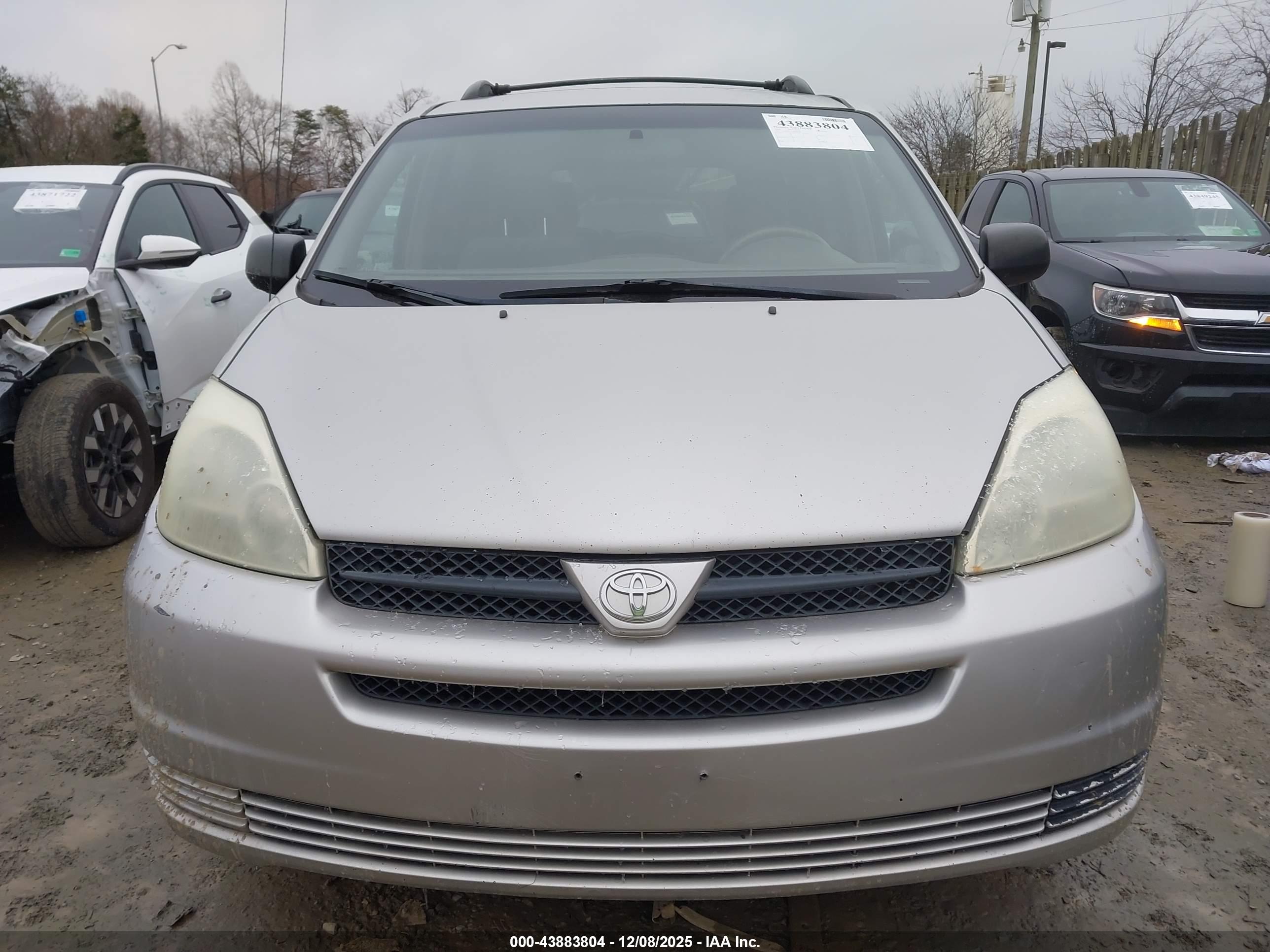 TOYOTA SIENNA image 6