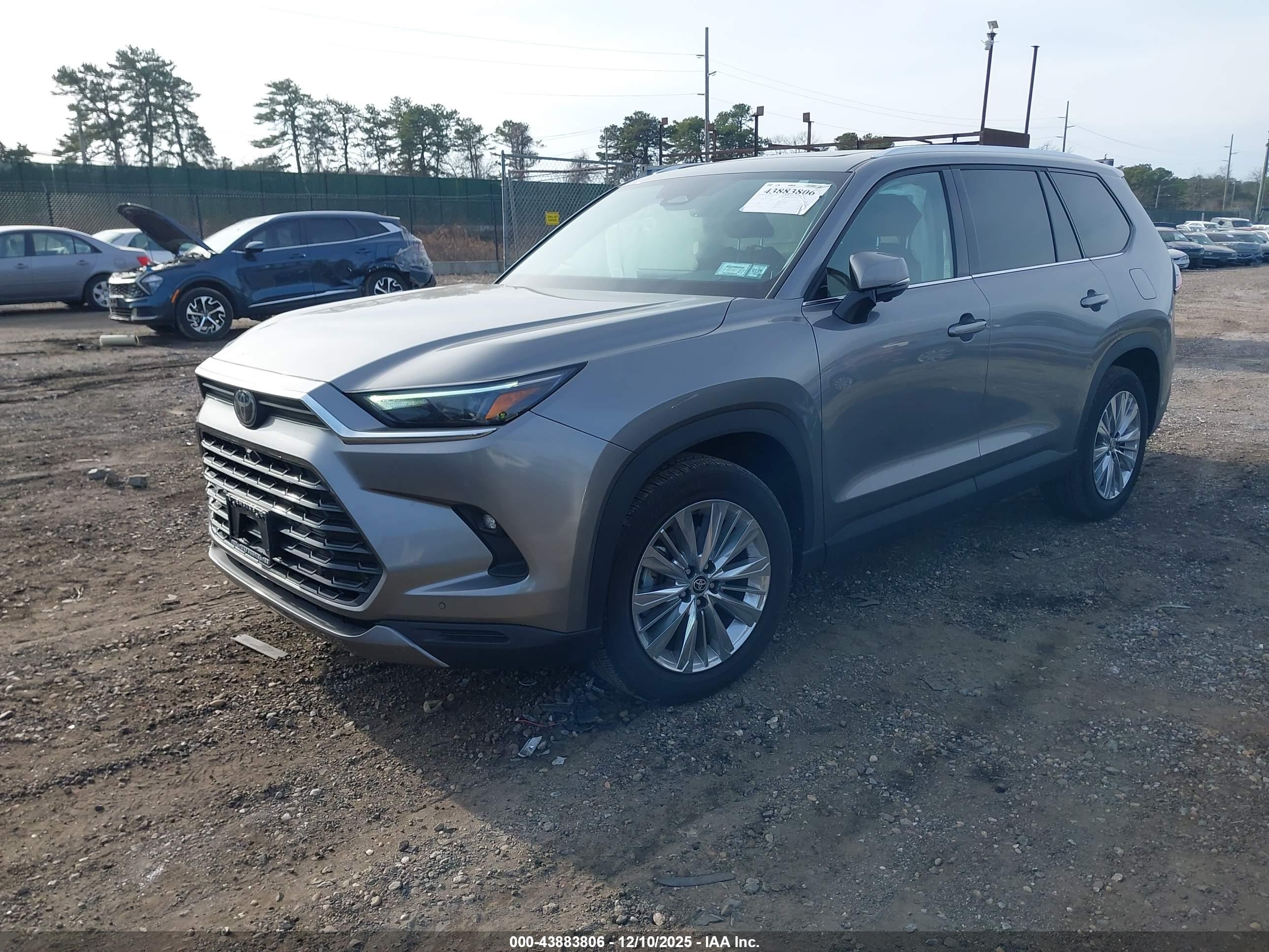 TOYOTA GRAND image 2
