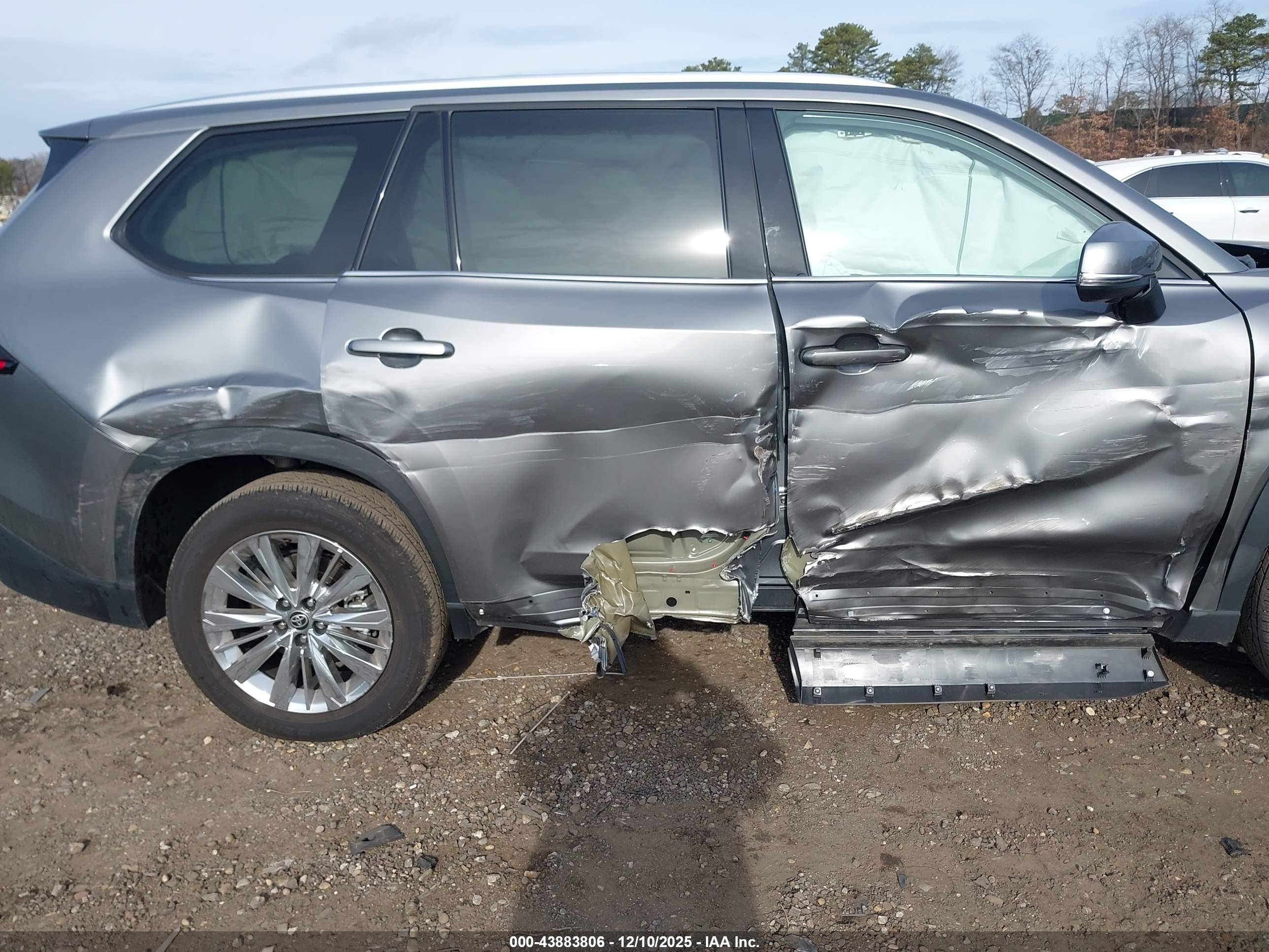 TOYOTA GRAND image 6