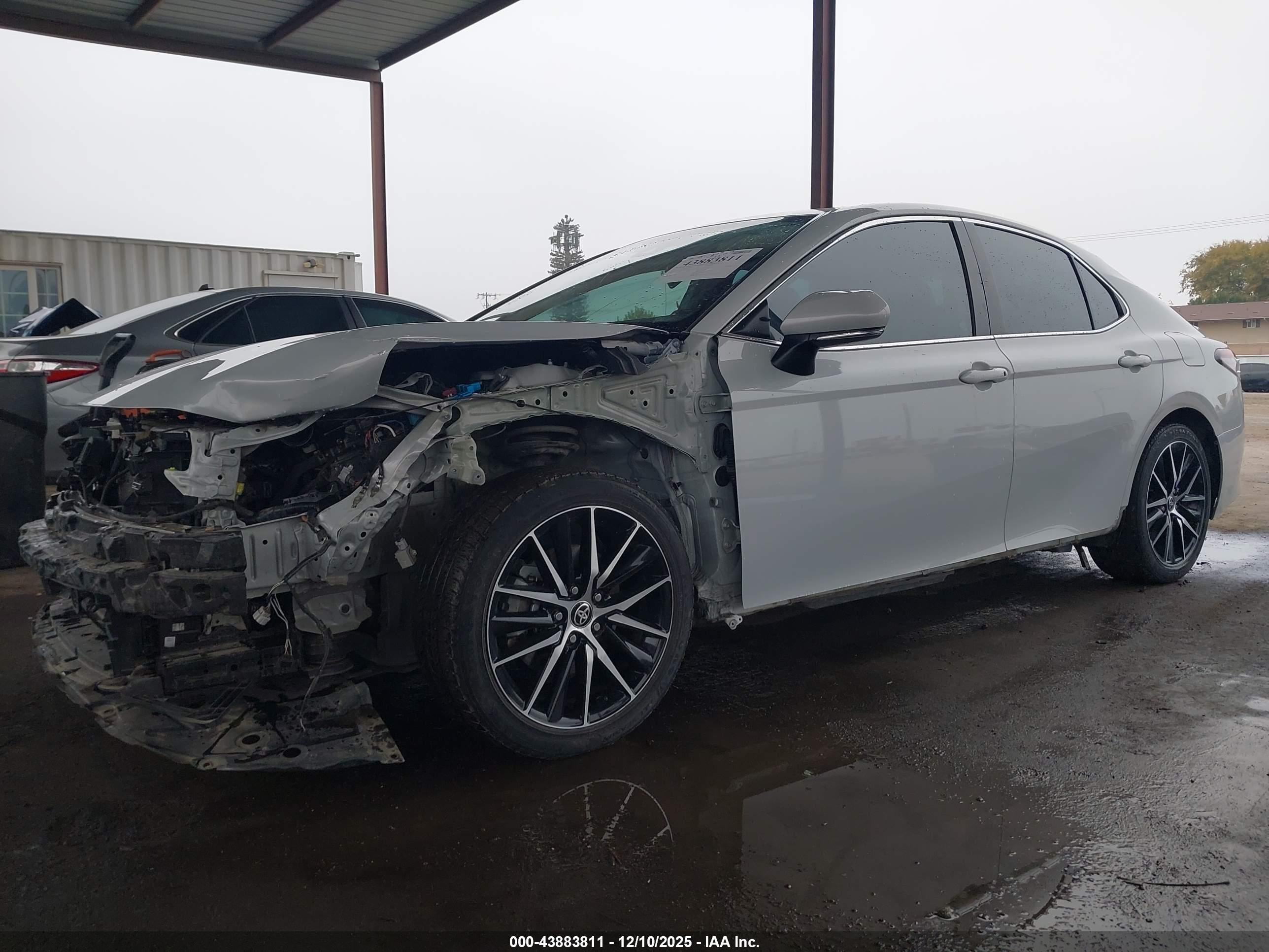 TOYOTA CAMRY image 2