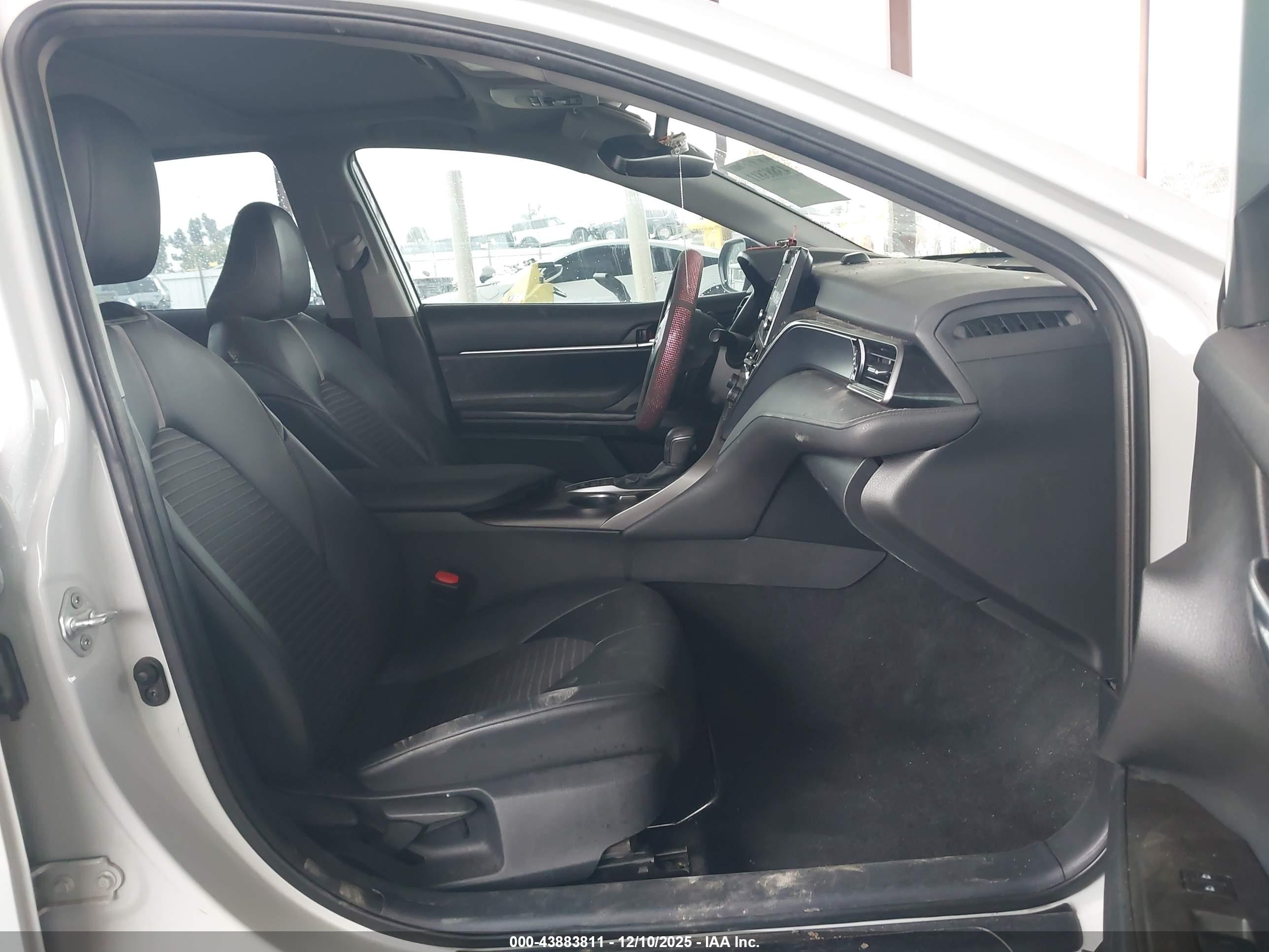 TOYOTA CAMRY image 5