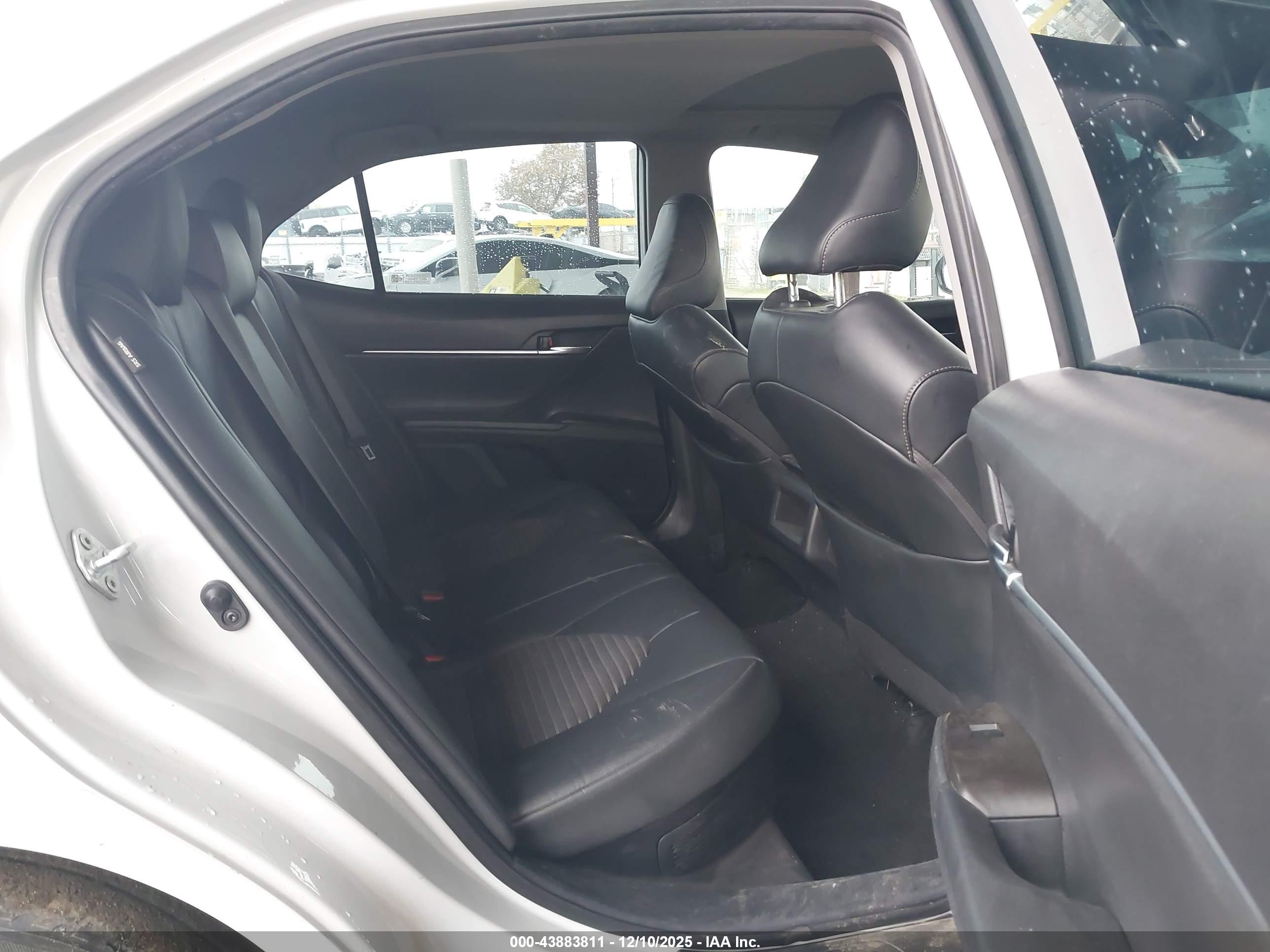 TOYOTA CAMRY image 8