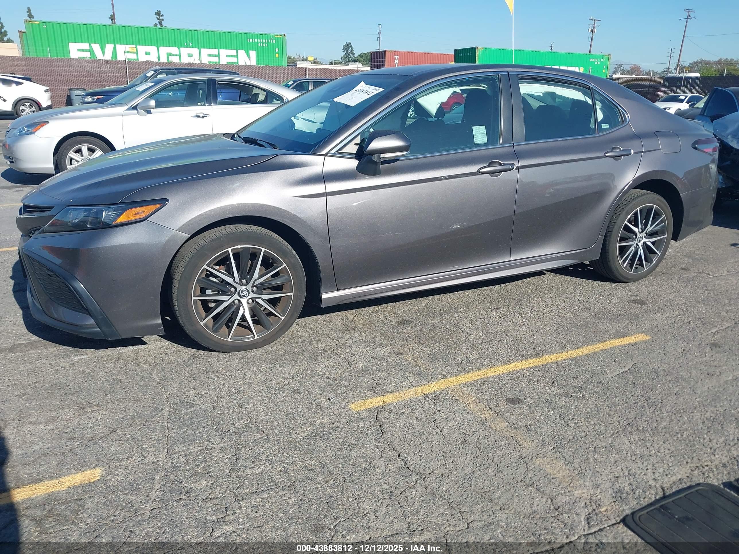 TOYOTA CAMRY image 2