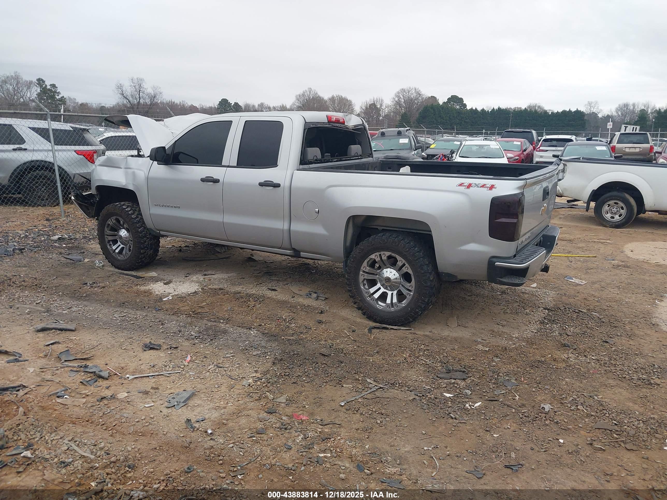 CHEVROLET SILVERADO image 3