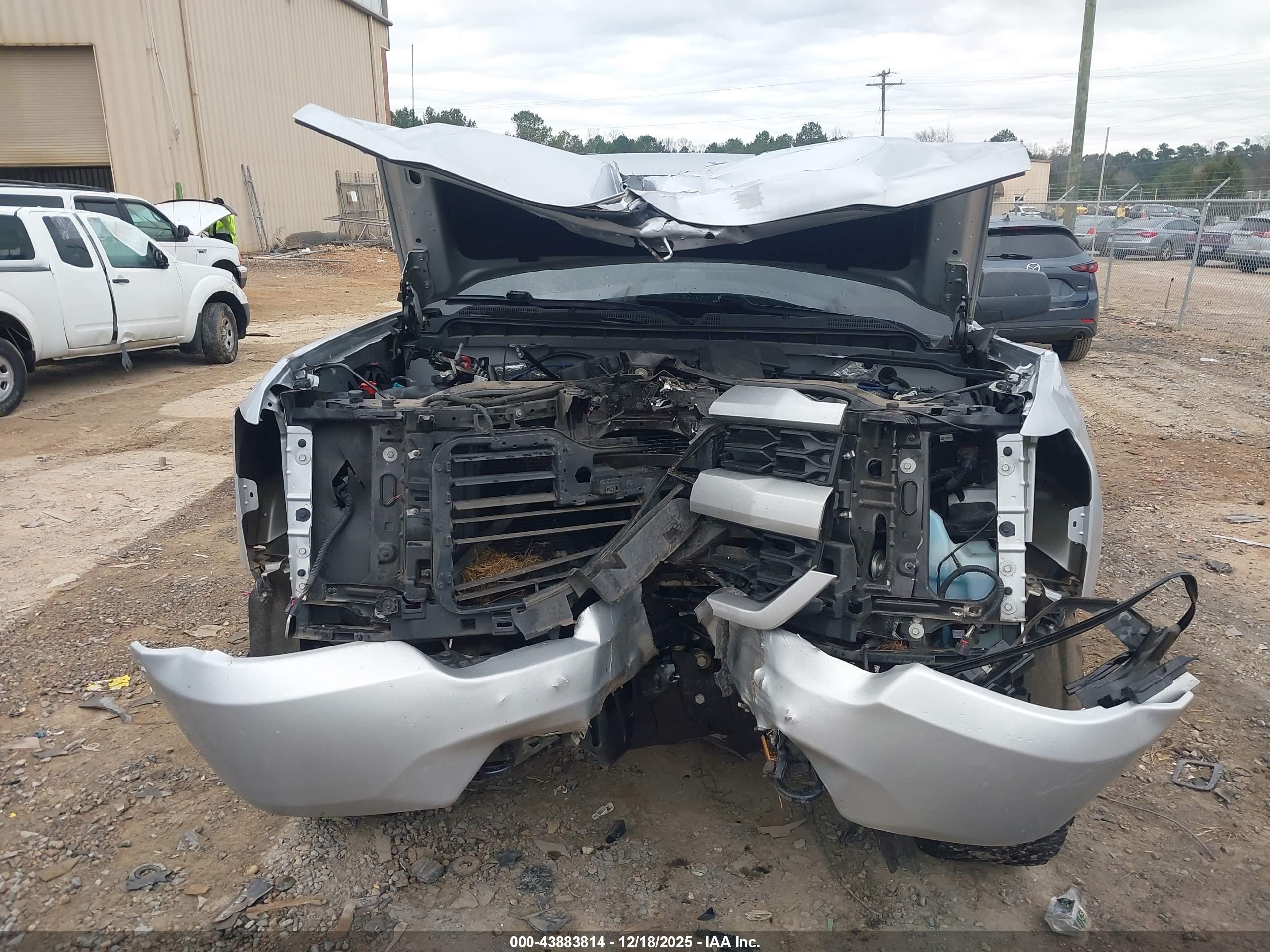 CHEVROLET SILVERADO image 6
