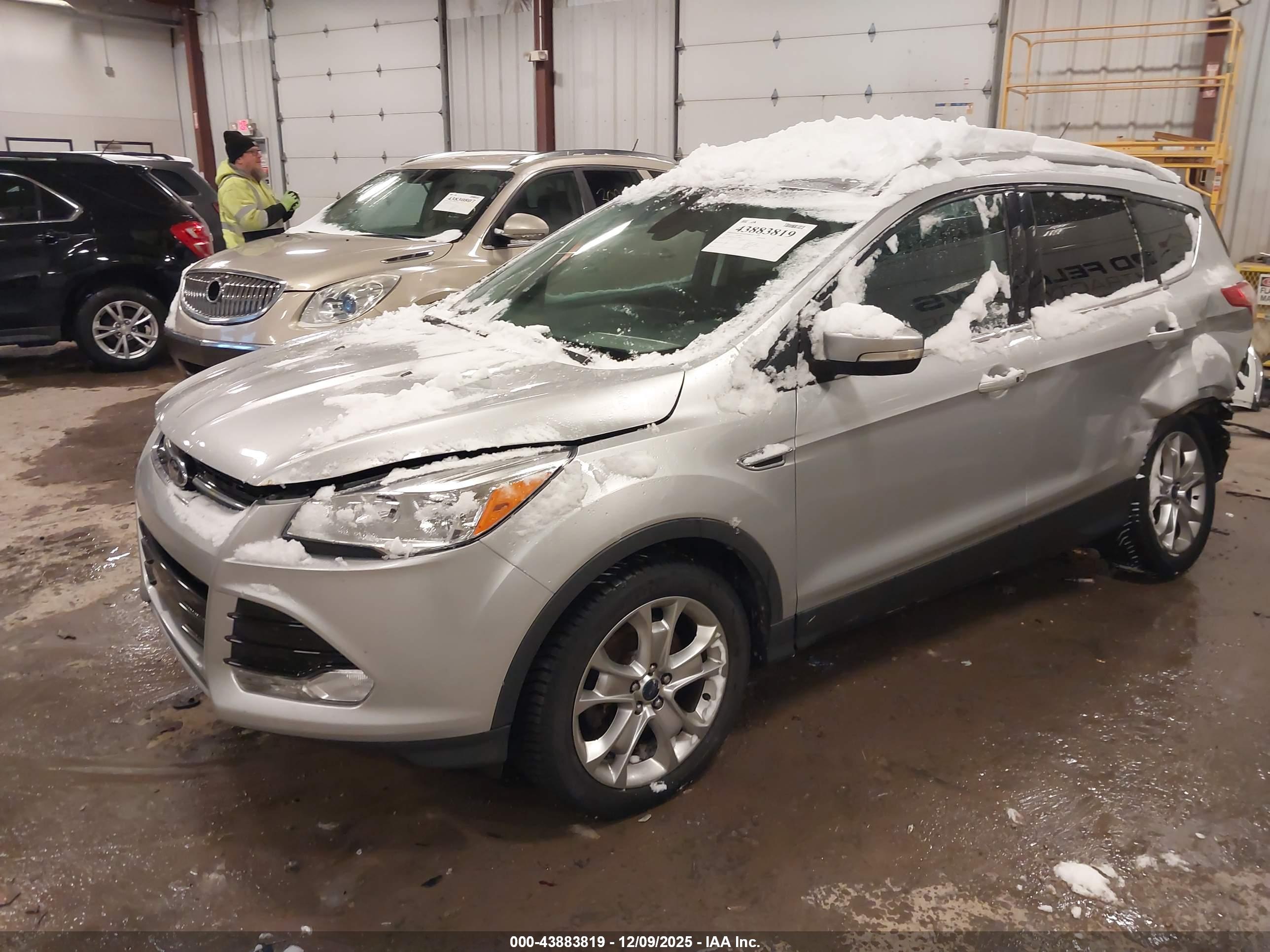 FORD ESCAPE image 2