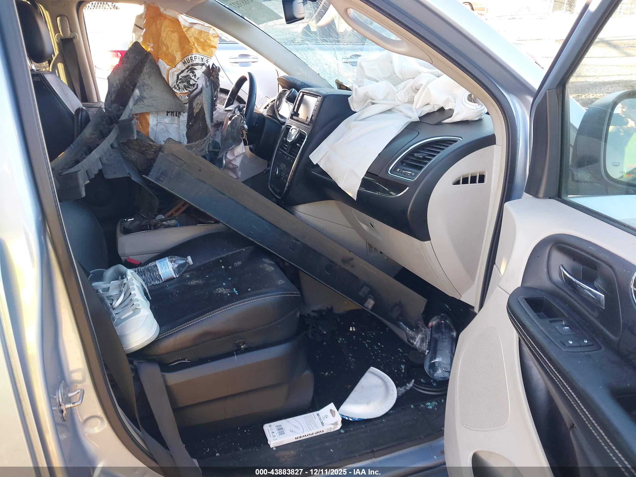 CHRYSLER TOWN image 5