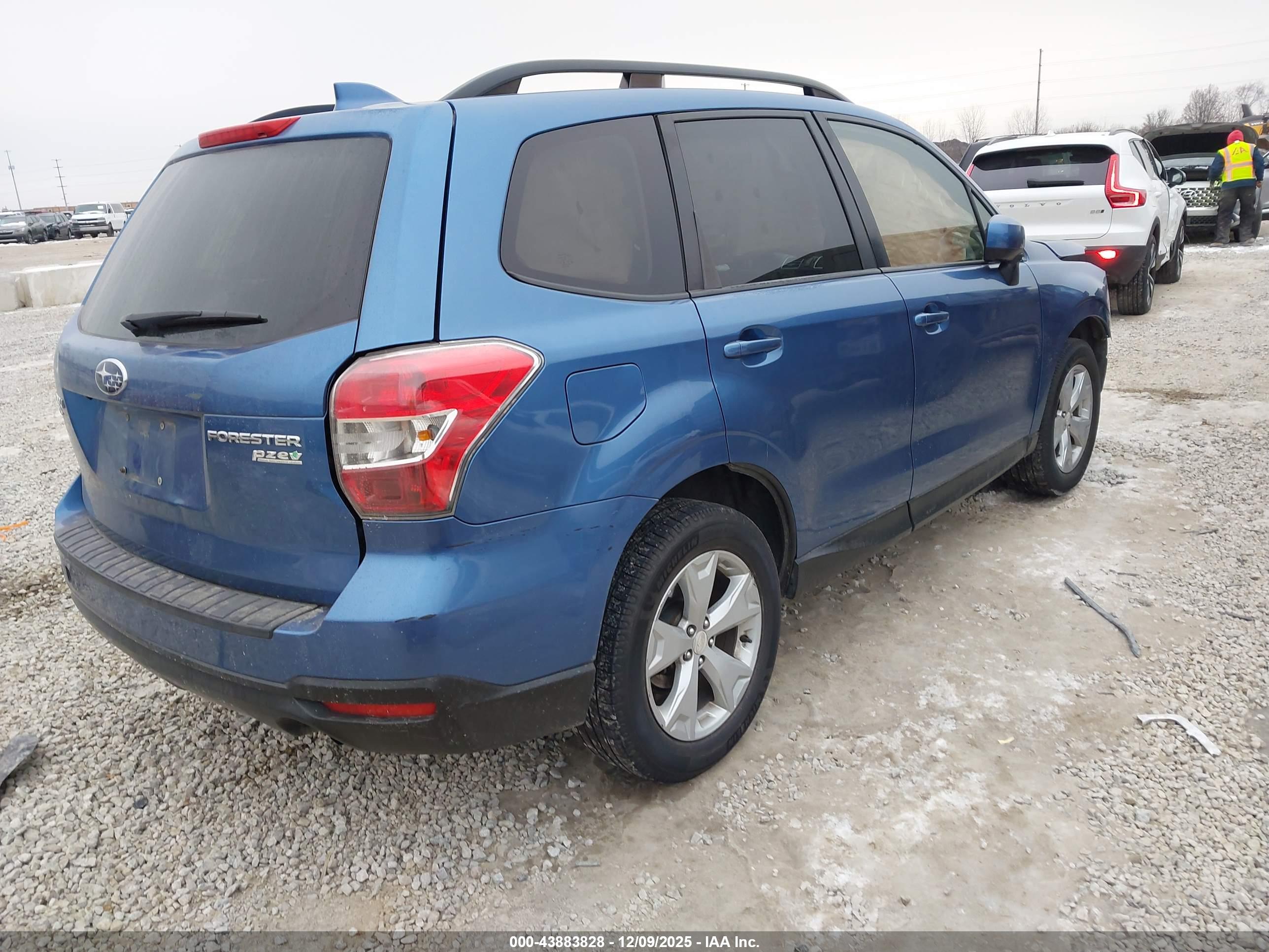 SUBARU FORESTER image 4