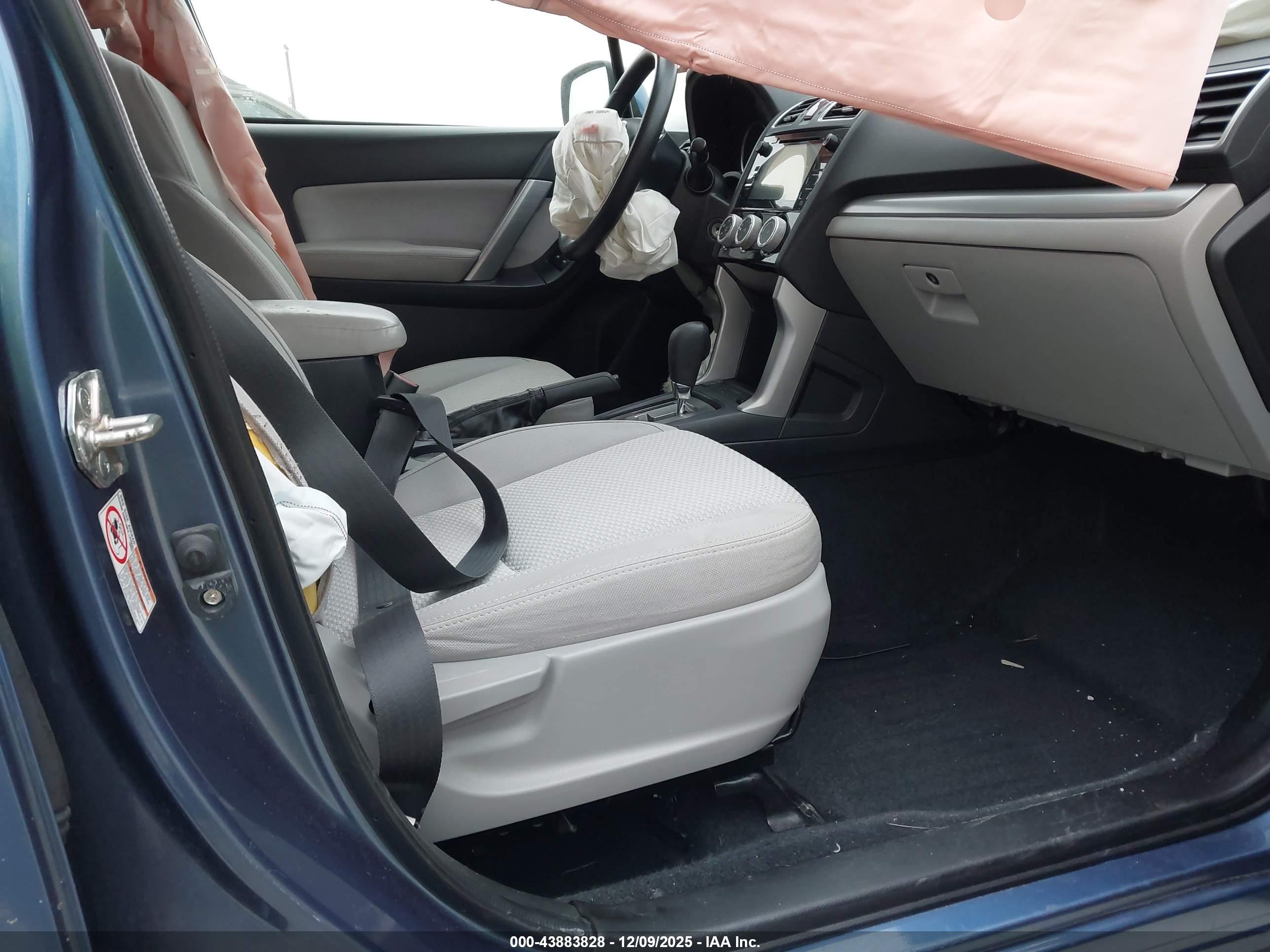 SUBARU FORESTER image 5