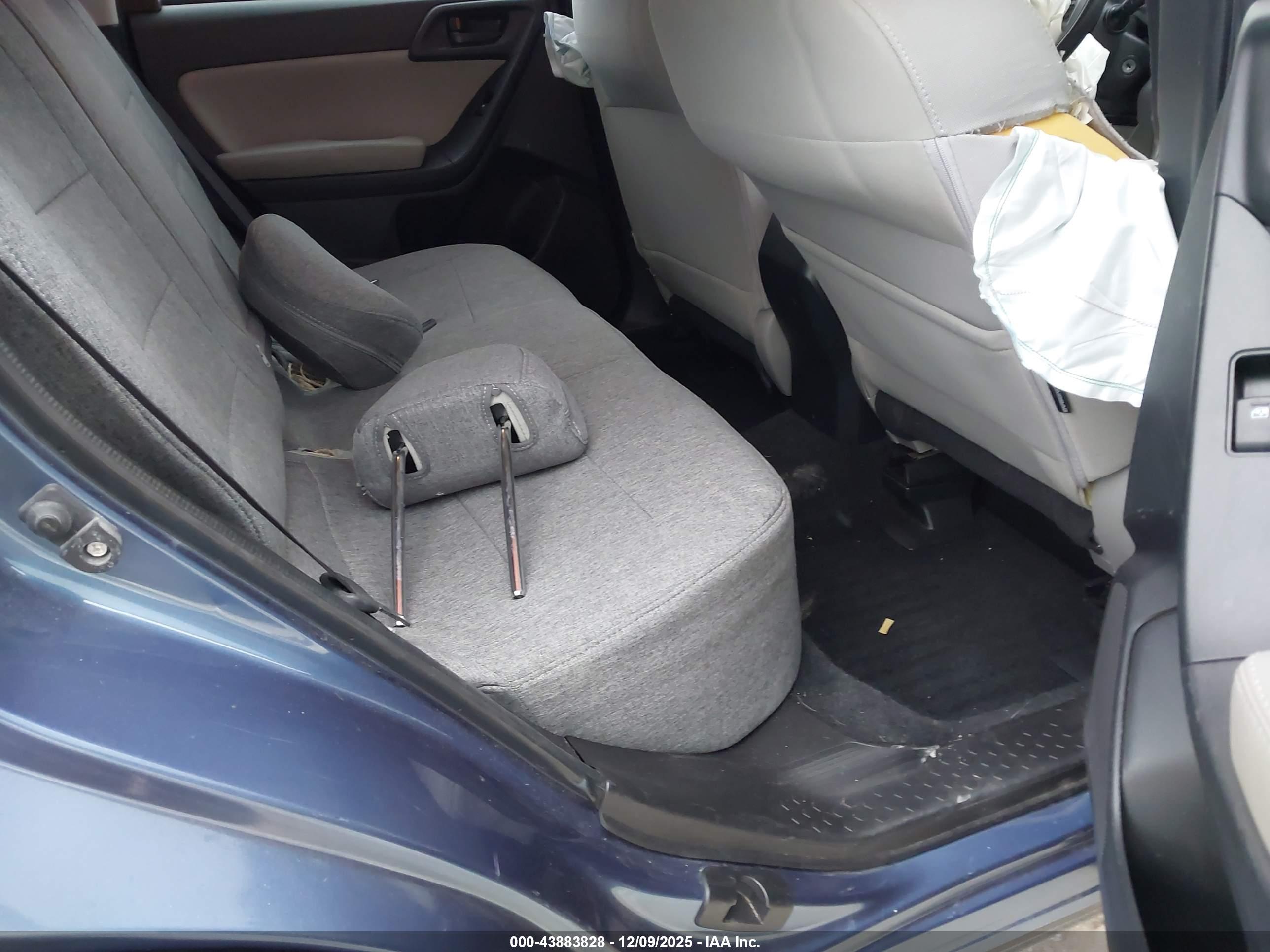 SUBARU FORESTER image 8