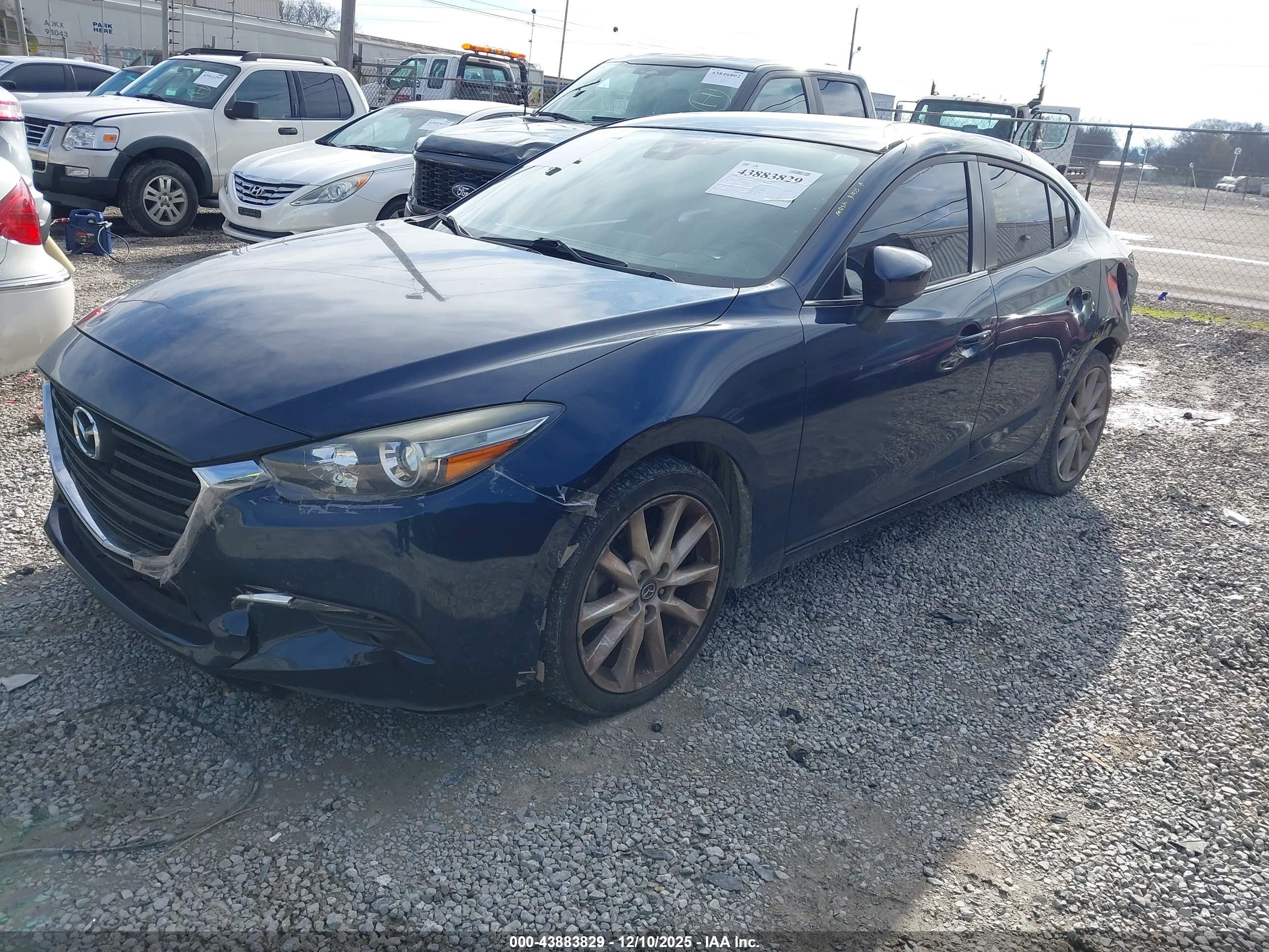 MAZDA MAZDA3 image 2