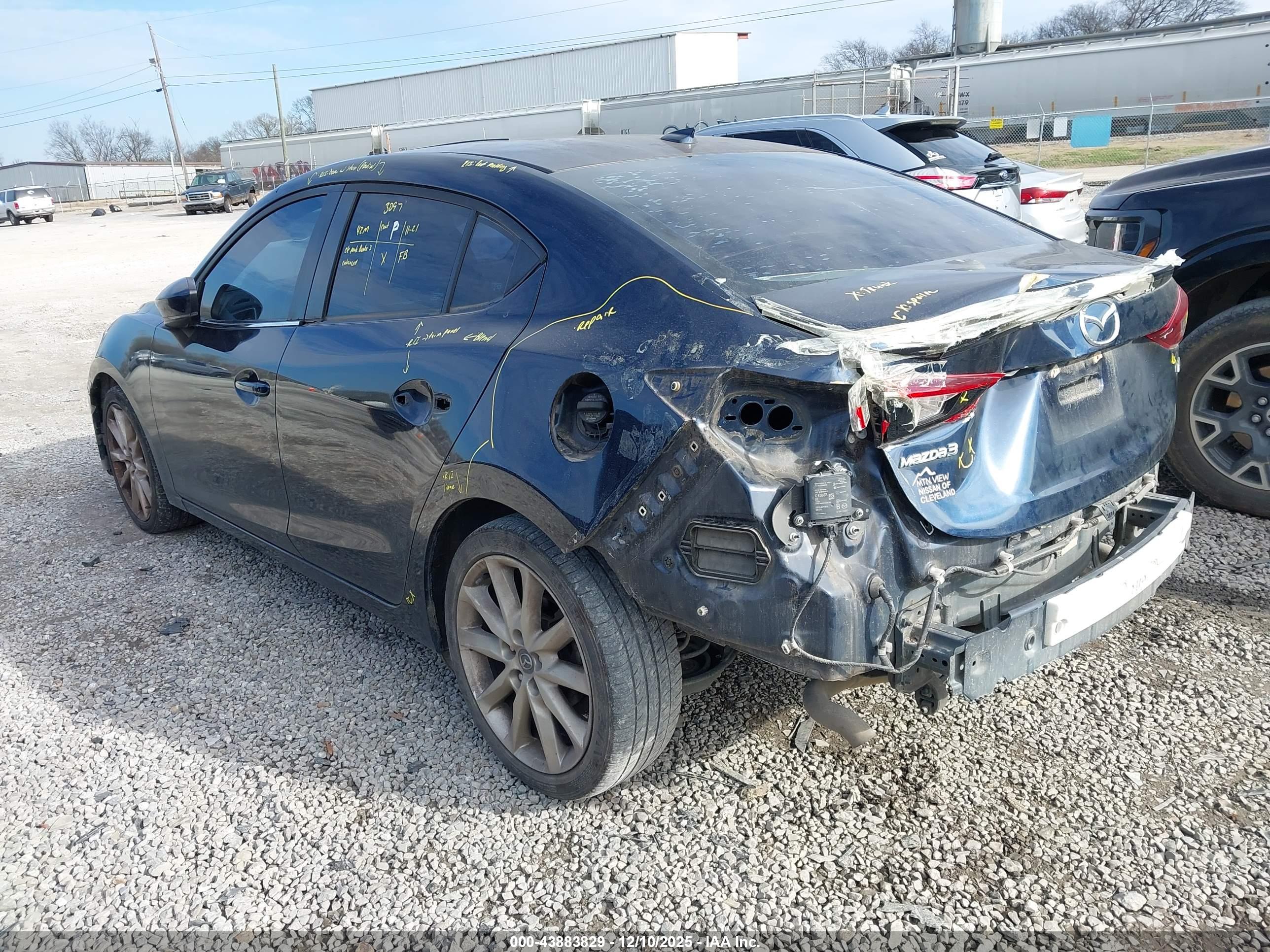 MAZDA MAZDA3 image 3