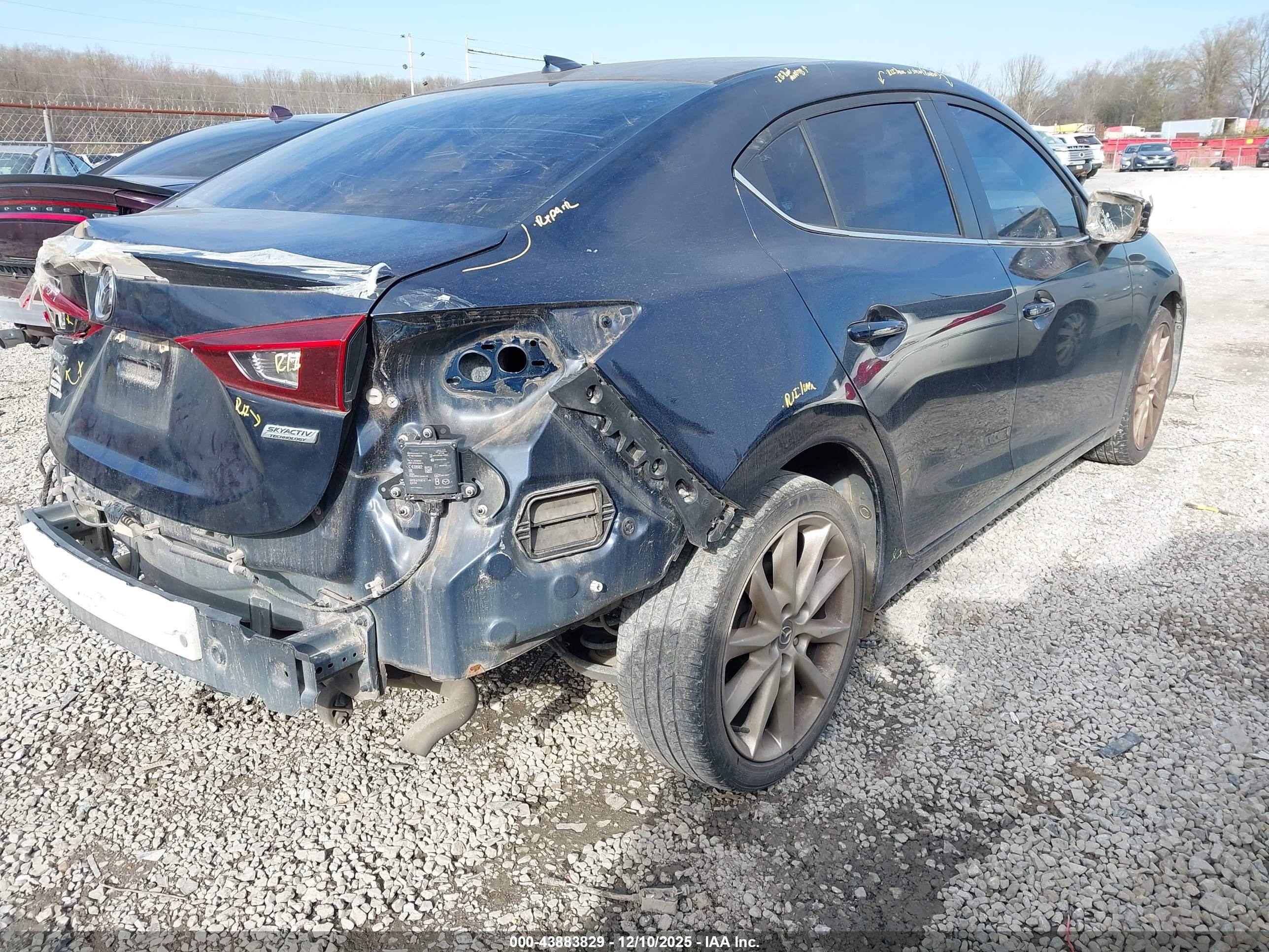 MAZDA MAZDA3 image 4