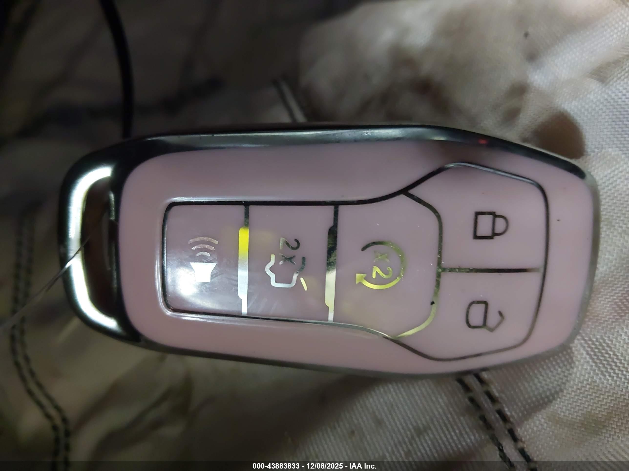 FORD FUSION image 11